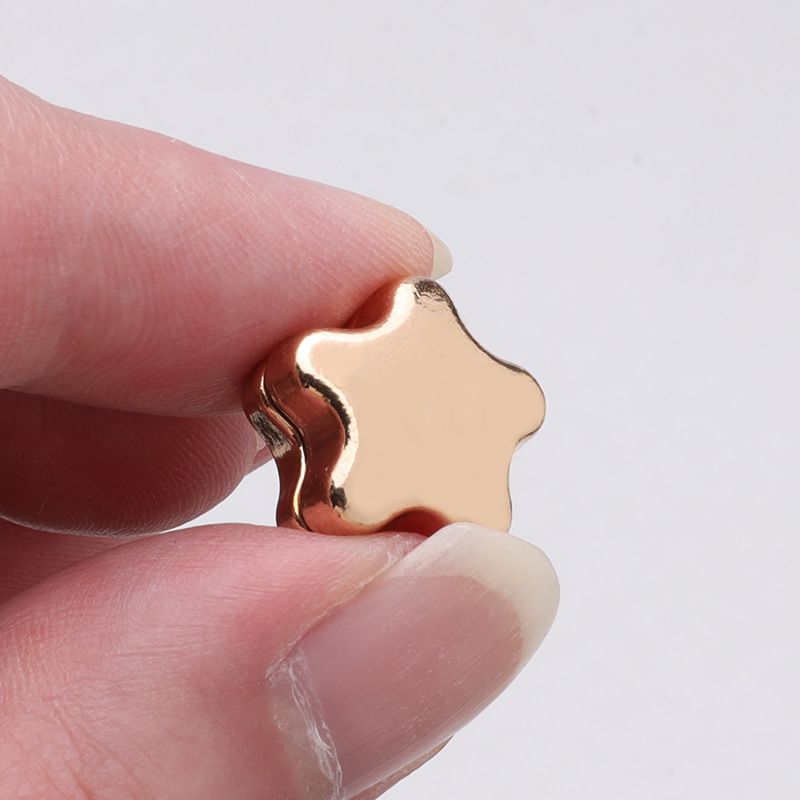 Cross-border love magnetic clasp for headscarves, scarves, silk scarves, shawls, brooches, accessories, neckline anti-glare magnetic clasp Item Picture