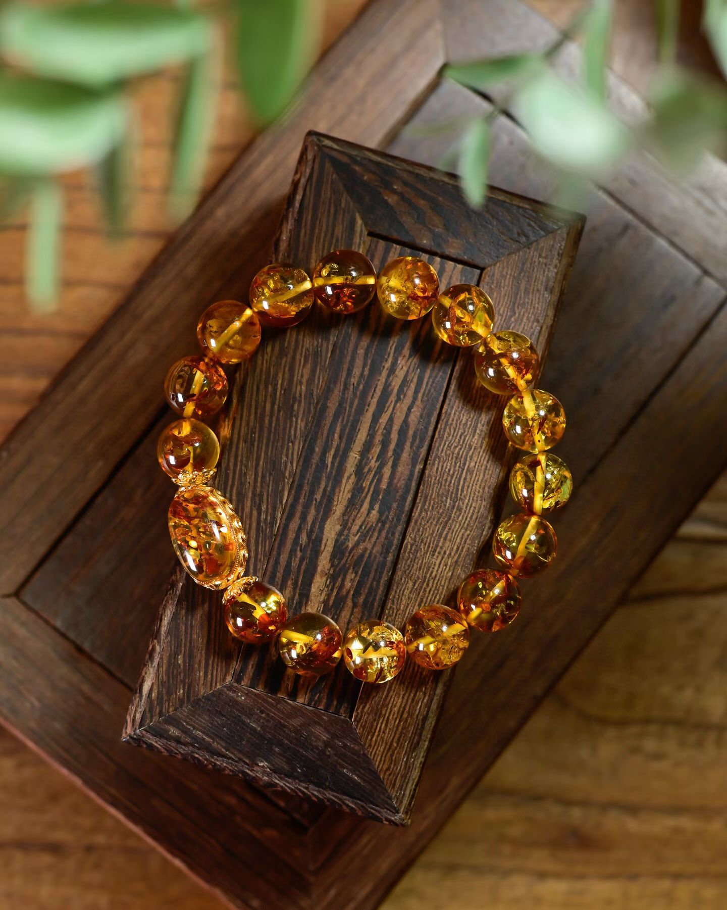 道毅珠宝9mm天然血珀手链金绞蜜配珠搭配天然A货翡翠飘花大肚笑佛吊坠925纯银镀金配饰产品图