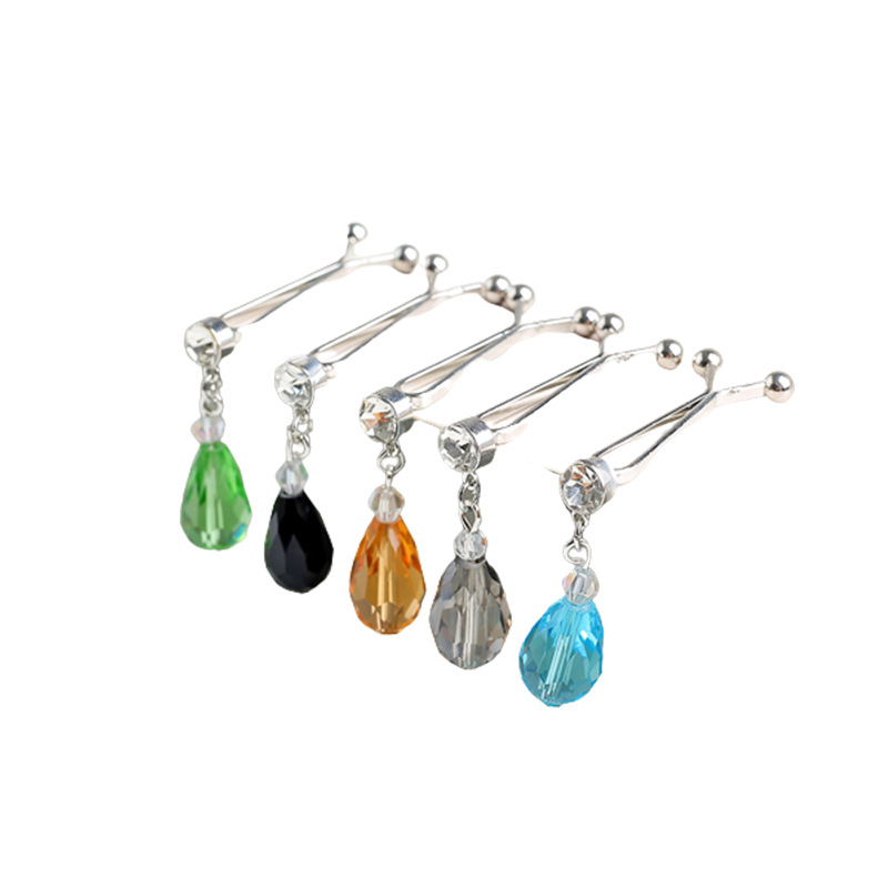 Muslim ladies' U-shaped needle, crystal neck clip, headscarf accessory, fixed pin, small clip manufacturer wholesale Application Scenario