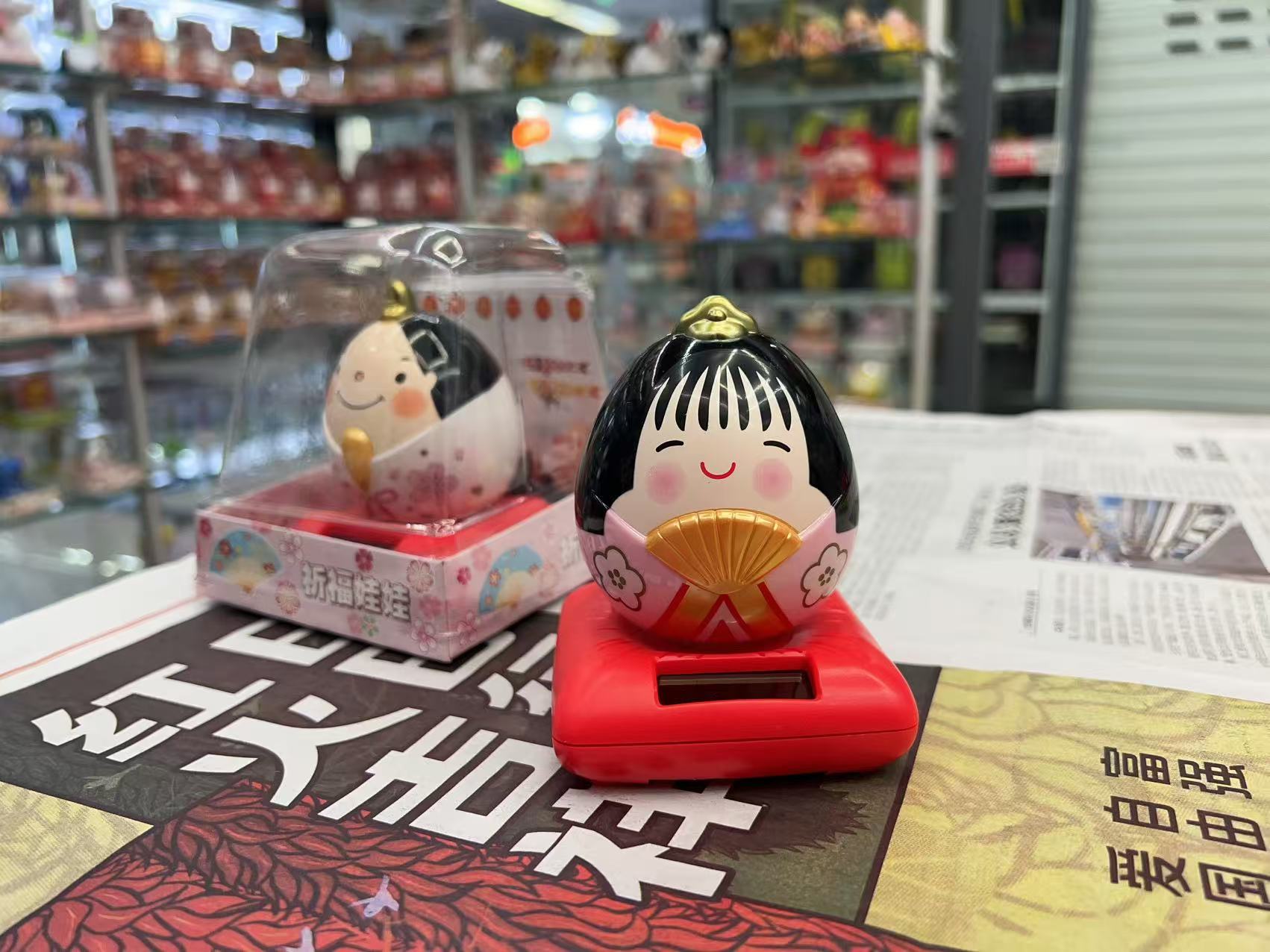 达摩摆件祝福招财猫日式红色太阳能摆件创意礼物开运装饰礼品公仔详情5