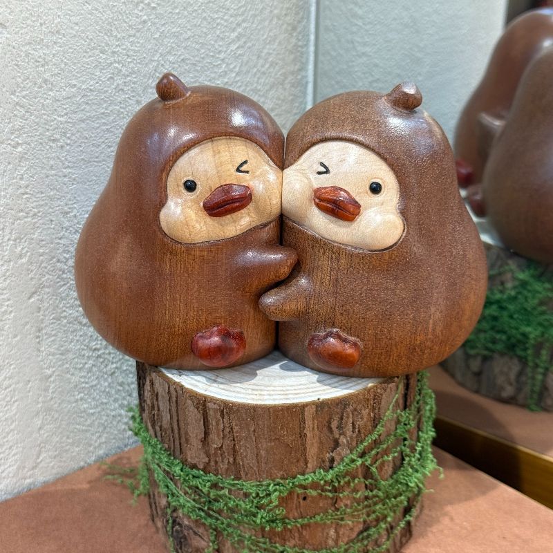 "Never Share the Pear" Duck Duck creative and cute ebony solid wood carved tabletop decoration is a gift for couples on Valentine's Day, birthdays, and moving details Picture