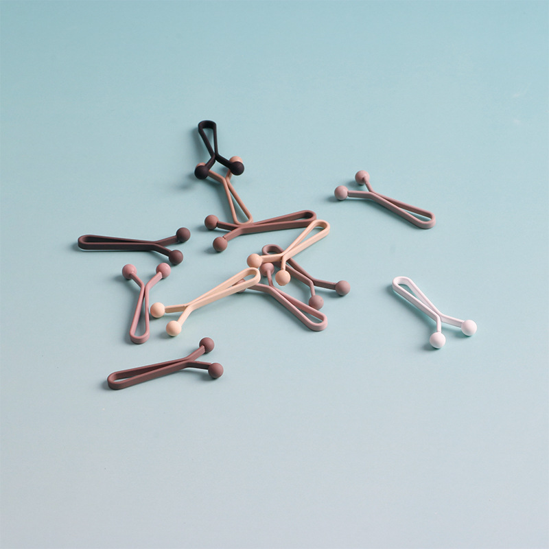 Headscarf fixed neck clips, cross-border accessories, trousers waist-cinching clips, silk scarf buckles, trouser leg fixed buckles wholesale Application Scenario