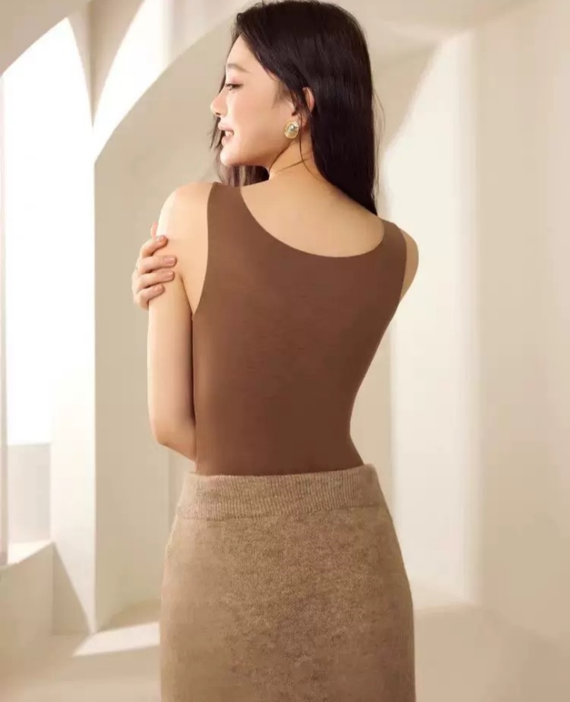 Autumn and winter V-neck lace cashmere warm back, chest and cushion one-piece, no steel ring, bottom layer, no trace, beautiful back underwear details Picture