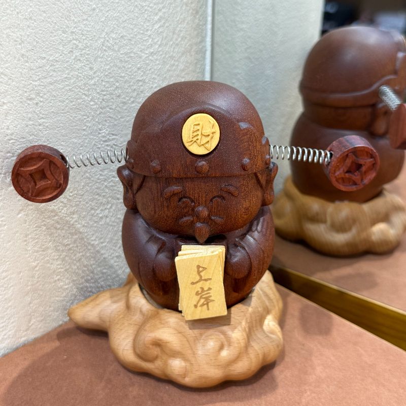 Solid wood God of Wealth figure-piece, car decoration table, home car center console, shaking head, creative blessing, housewarming gift, wood carving figure-piece Application Scenario