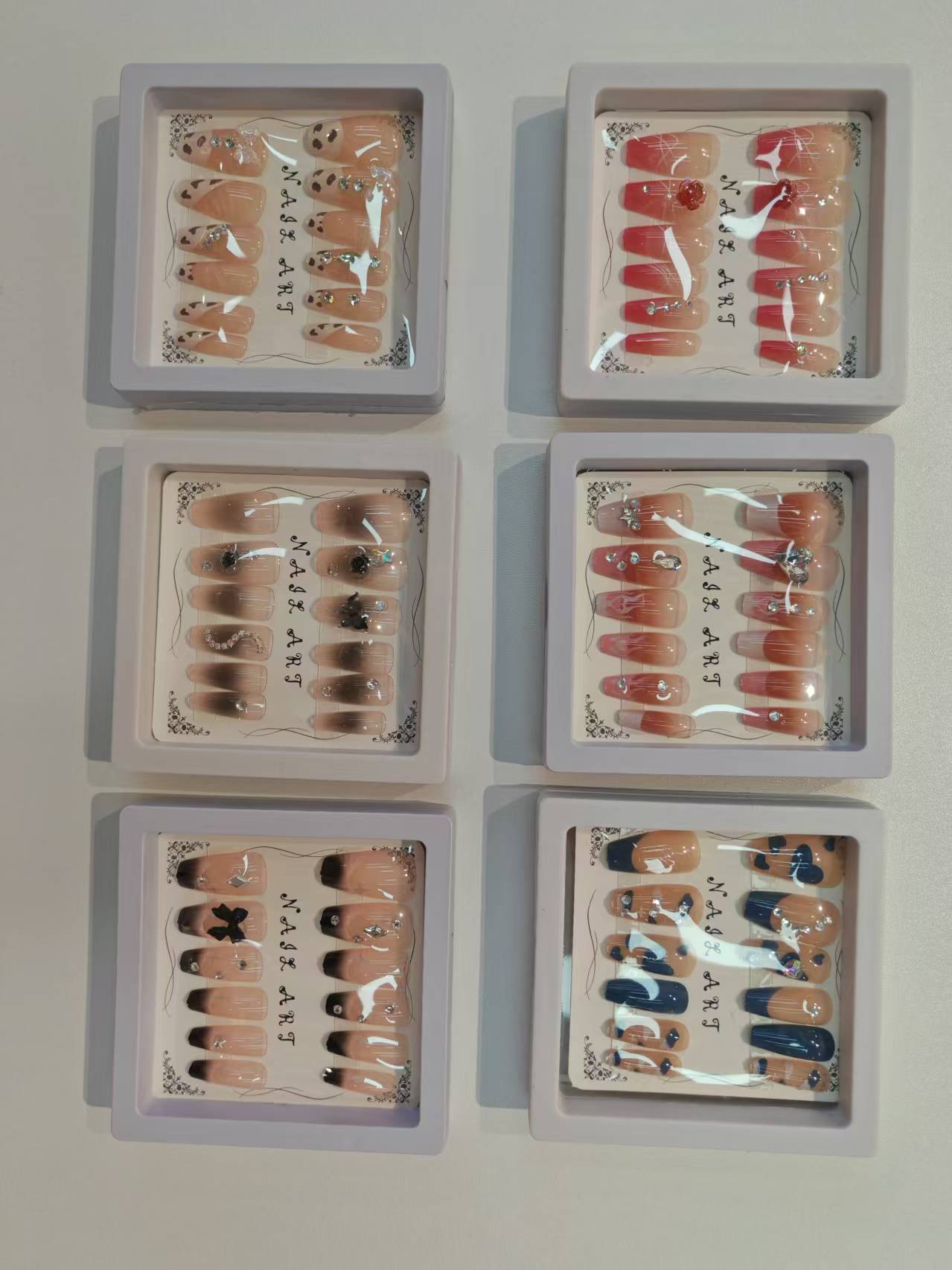 وقد صُنعت هذه الأظافر في شكل دروع يدوية مصنوعة من الدروع Item Picture