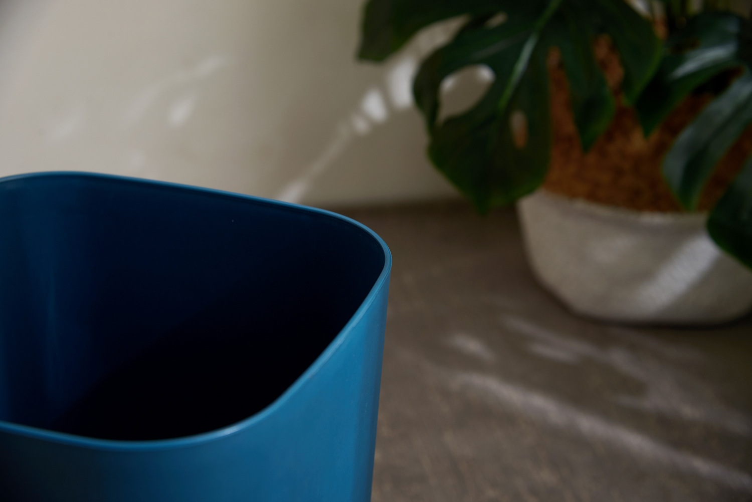 J06-6317 Household trash can, simple and lidless with pressure ring, Nordic square office kitchen detail image 9