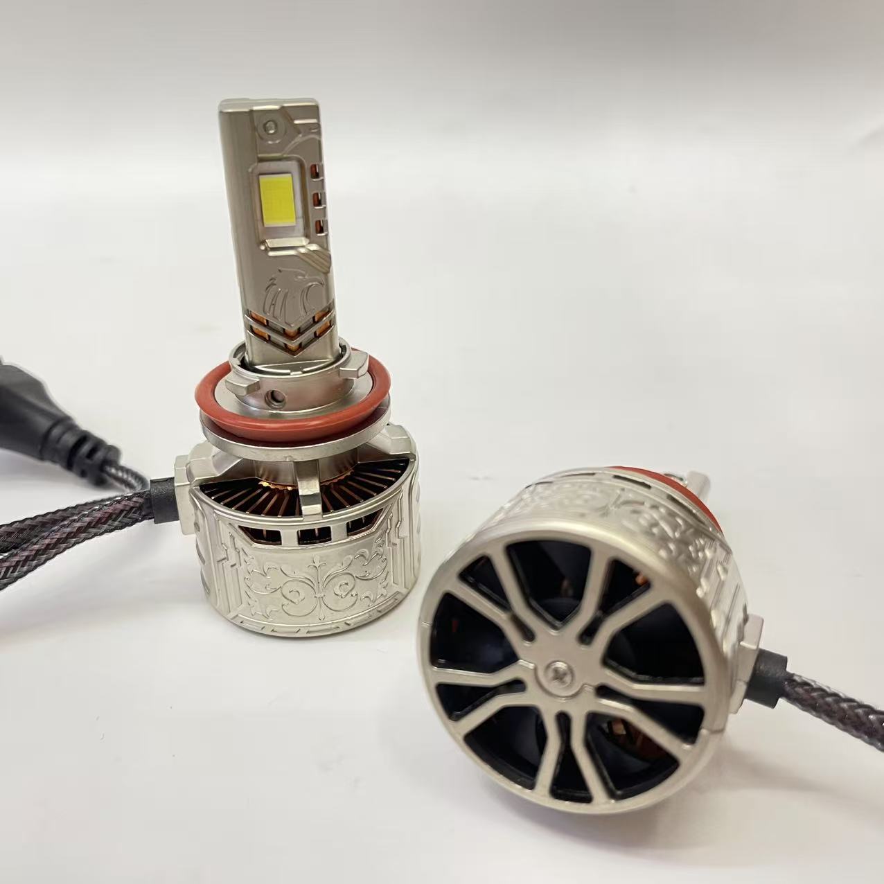 Xinhui Guang automotive LED headlights, 200W high beams, H1, H7, H4 export headlights, Russia Item Picture