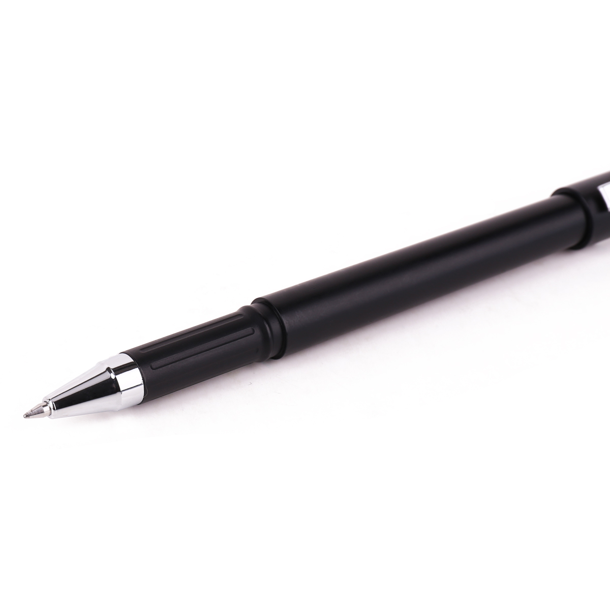 A large-capacity black ink business gel pen with a metal spray-painted pen barrel for students to practice problems Application Scenario