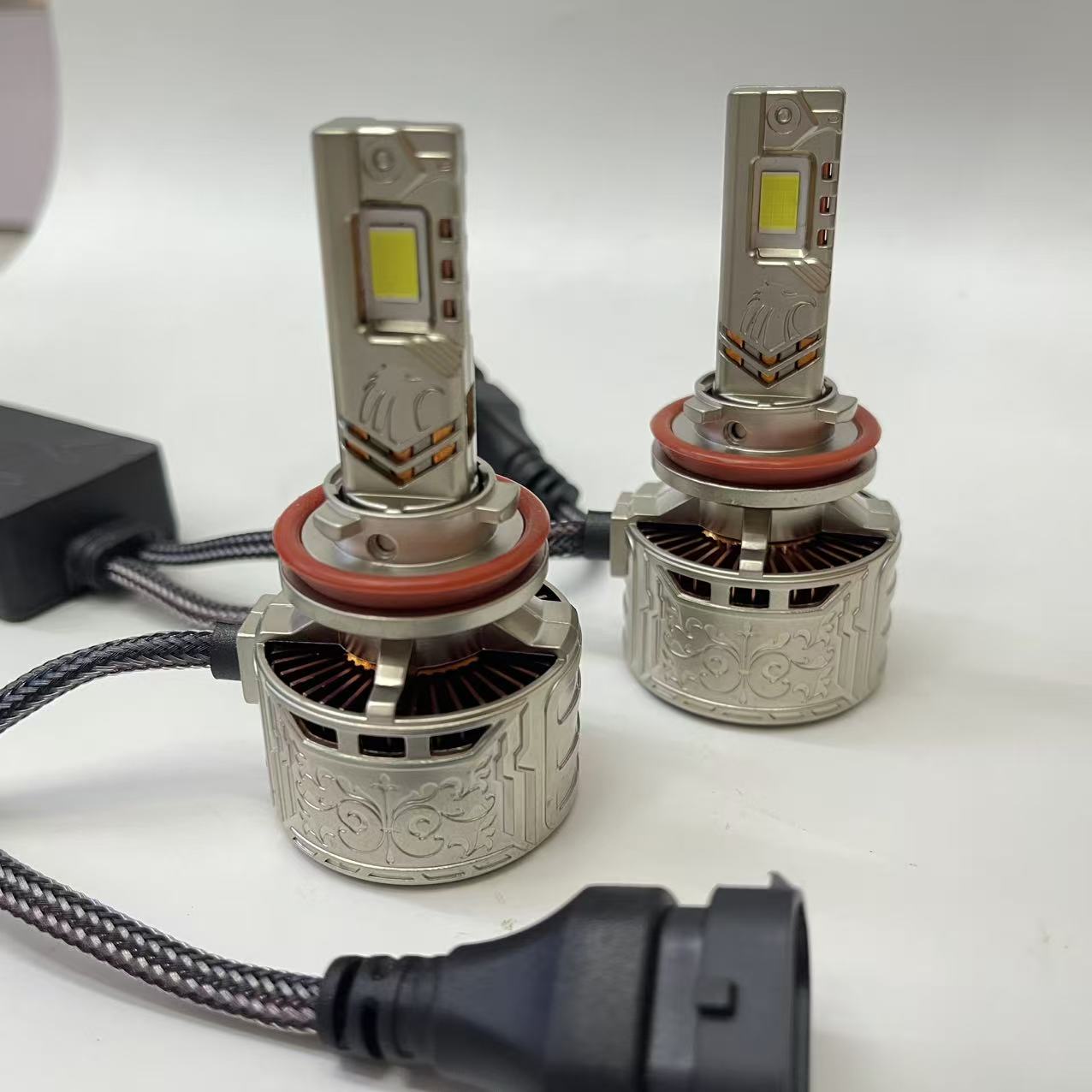 Xinhui Guang automotive LED headlights, 200W high beams, H1, H7, H4 export headlights, Russia details Picture