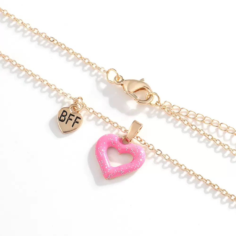 Cross-border cartoon hollowed-out heart-shaped pendant necklace set decoration, children's good friend alloy oil drip jewelry