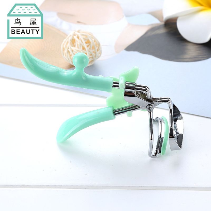Factory direct sales: Butterfly buckle wide-angle eyelash curler, false eyelash assistant, curling eyelash curler, one-piece consignment N051 Application Scenario