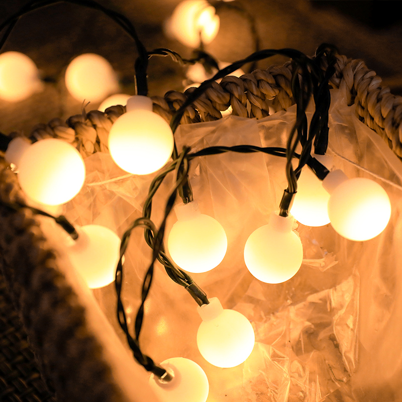 Solar-powered outdoor small round ball lights, garden landscape decoration, home courtyard decoration, atmosphere lights, small white ball bubble lights, outdoor waterproof colored lights Application Scenario
