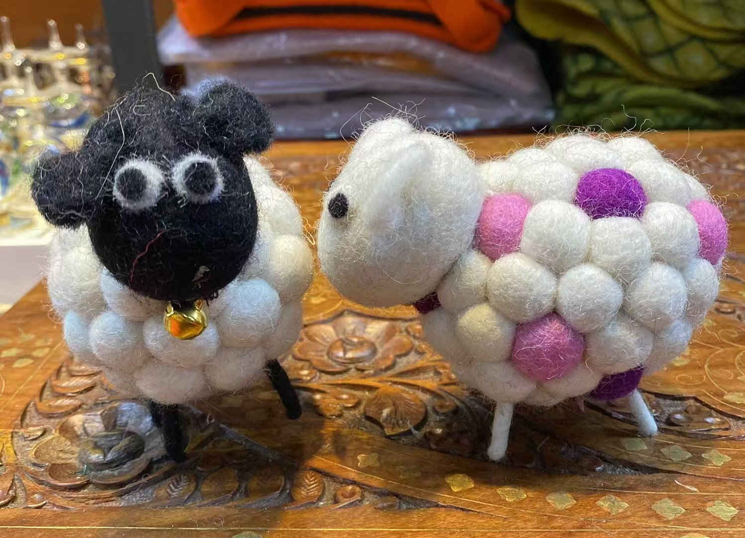 尼泊尔进口手工羊毛毡摆件可爱小羊毛绒公仔居家装饰产品图