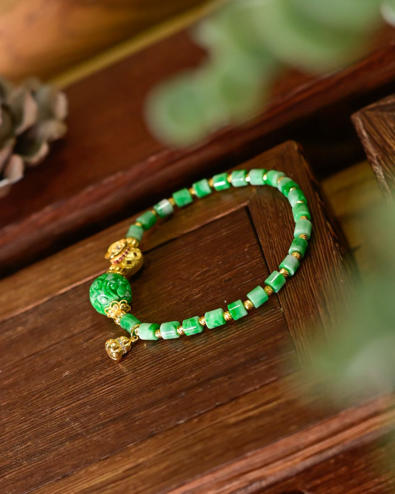 道毅珠宝天然A货翡翠飘花路路通手链11.5mm干青雕花辣绿圆珠925纯银镀金配饰