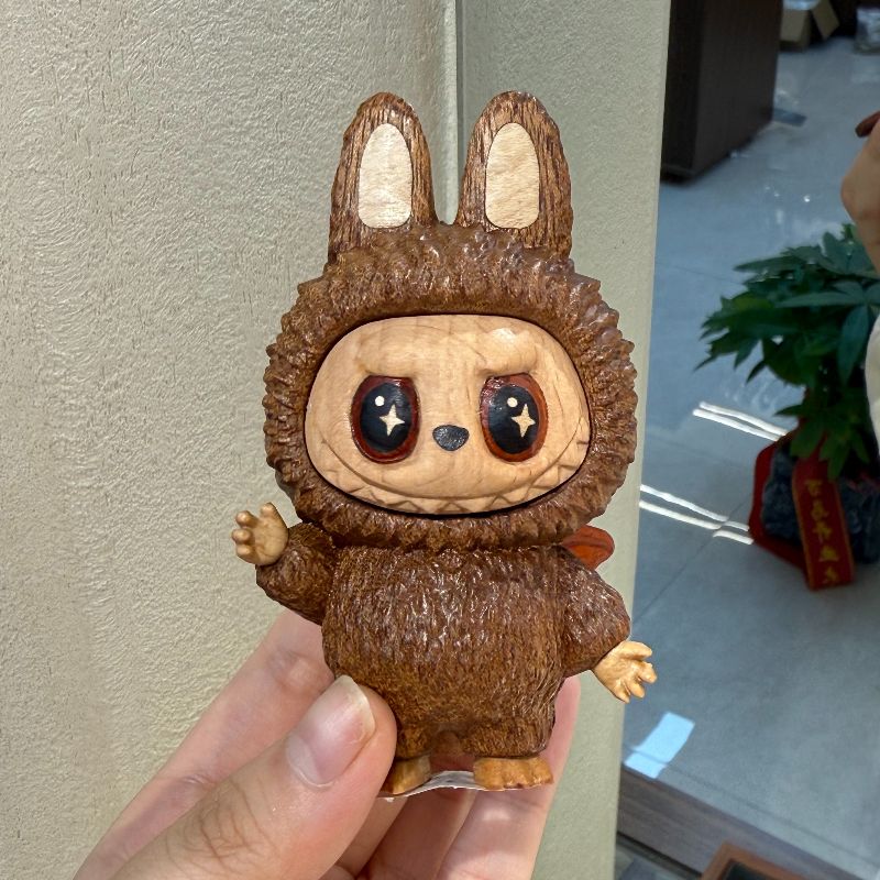 实木拼接木雕小恶魔翅膀拉不不潮玩手办桌面可爱治愈解压摆件礼品木雕件