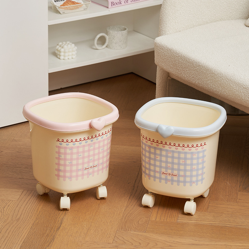 The new S137-1077 trash can is designed for home use in the living room, featuring a light luxury and creative design. It has a cute pressure ring and a high-end appearance details Picture