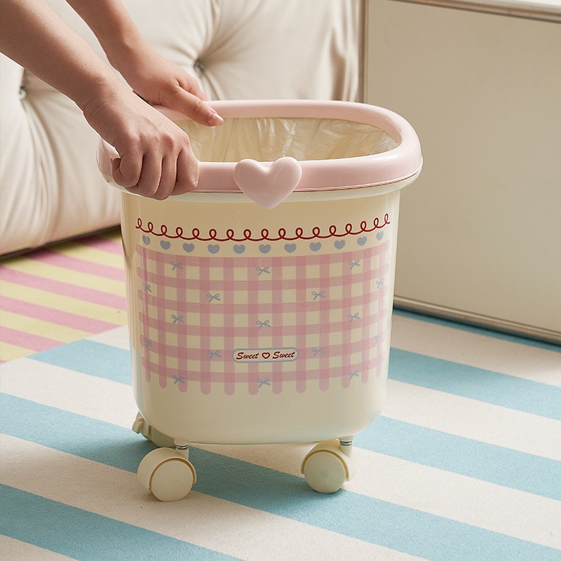 The new S137-1077 trash can is designed for home use in the living room, featuring a light luxury and creative design. It has a cute pressure ring and a high-end appearance Application Scenario