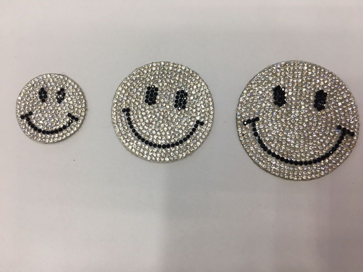 笑脸烫图仿奥钻玻璃烫钻美甲钻服装辅料服装辅料