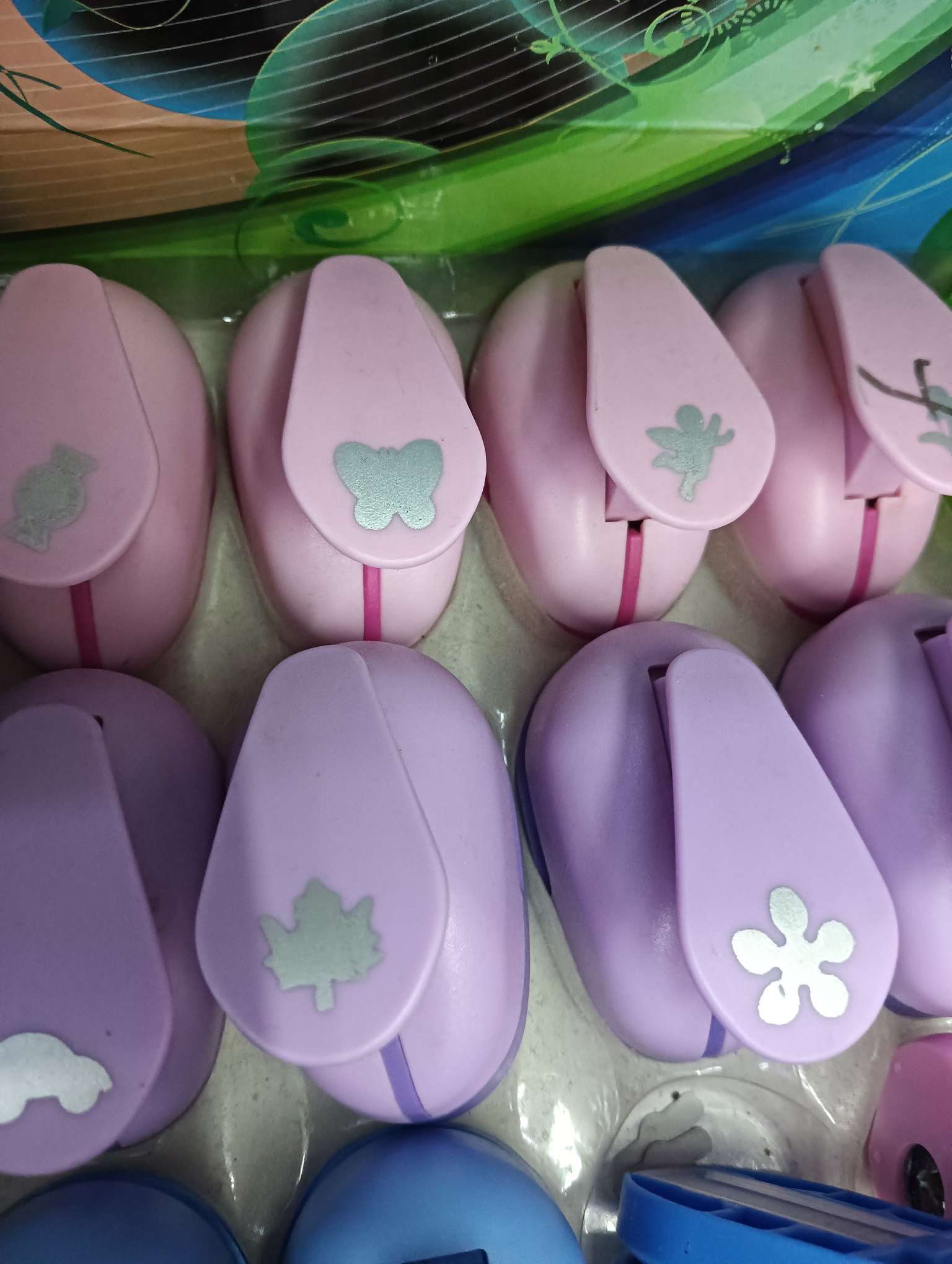 创意压花器文具用品白底实物图