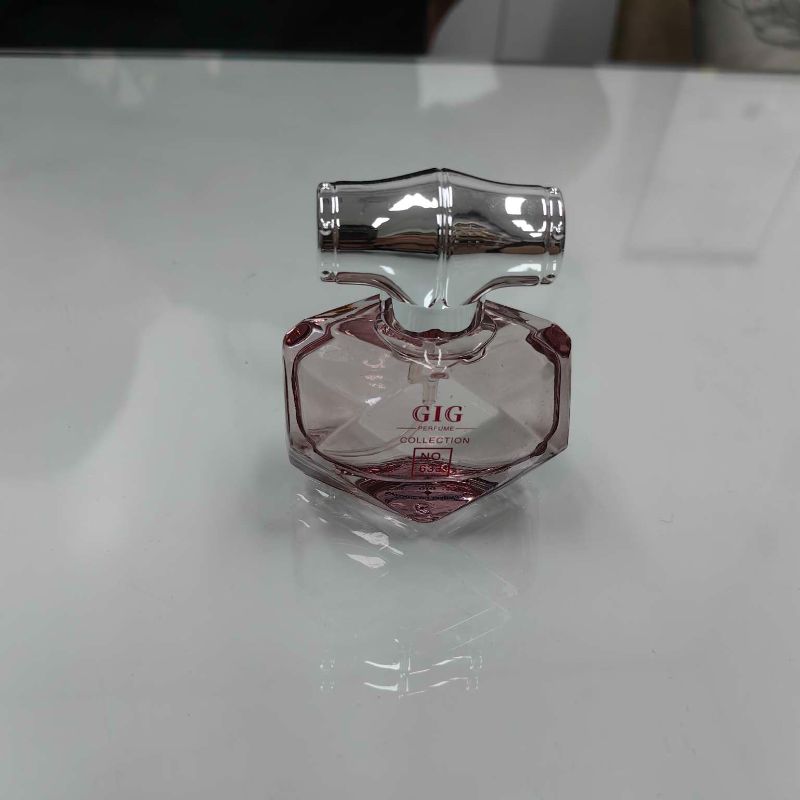 lonkoom brand perfume is a must-have for beauty, skincare and makeup. It has a fresh, long-lasting and delicate fragrance details Picture