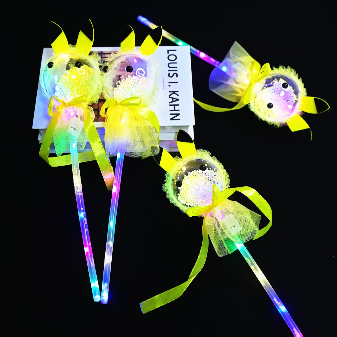 儿童玩具/玩具/发光充气球/地摊/发光玩具白底实物图