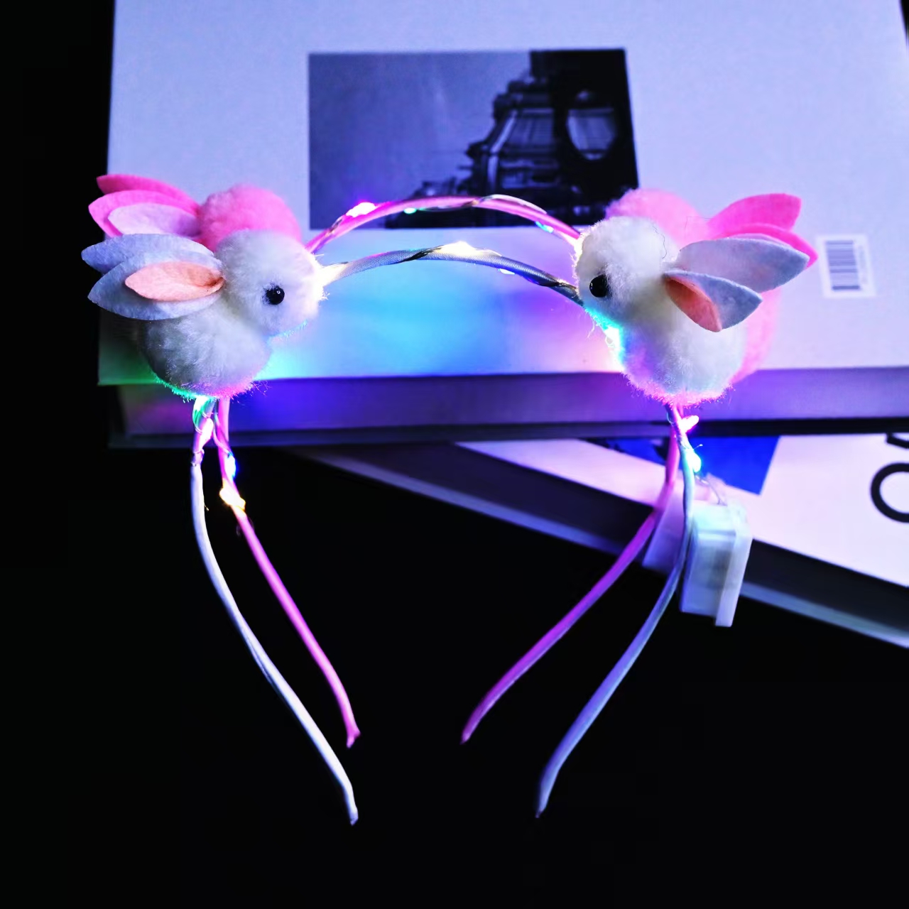 网红新款兔子发光发箍LED灯光小仙女闪光头饰抖音地推创意小礼品 毛绒小兔+七彩闪灯设计 粉白可选夜市地摊热卖发光小玩具细节图