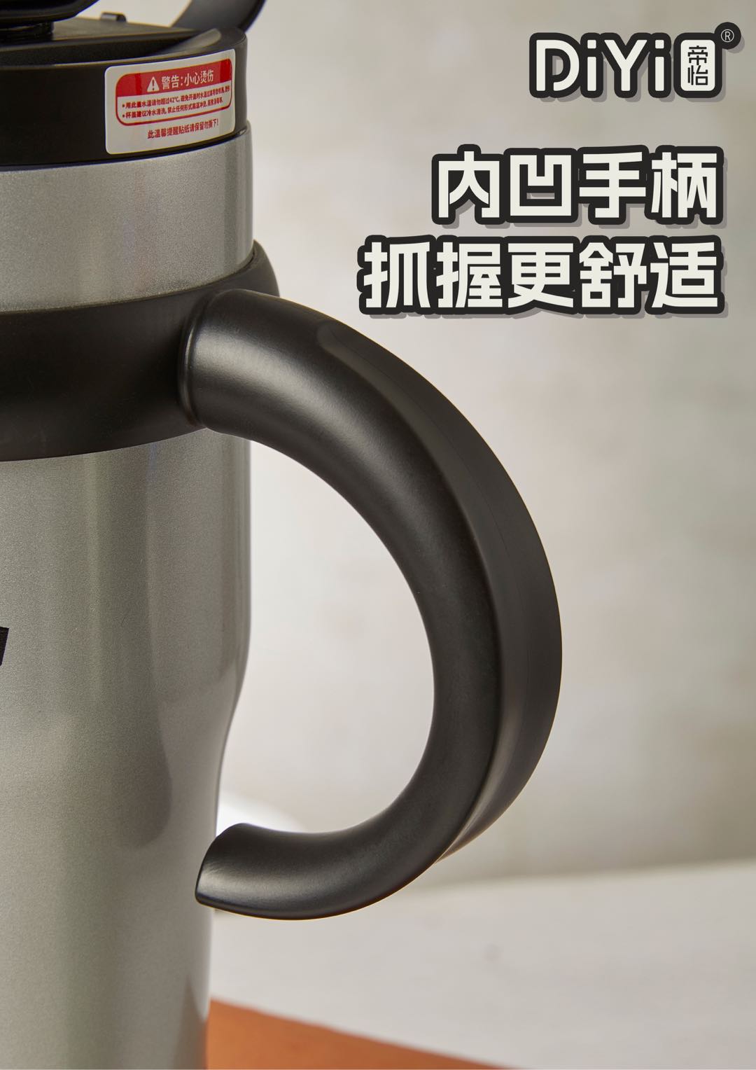 Retro Academy, Classic Revival: DY-BW1275 Diyi Retro Academy Ice Cup 1000ml with dual drinking spout design, direct drinking + straw food-grade safe material, healthy drinking water Application Scenario