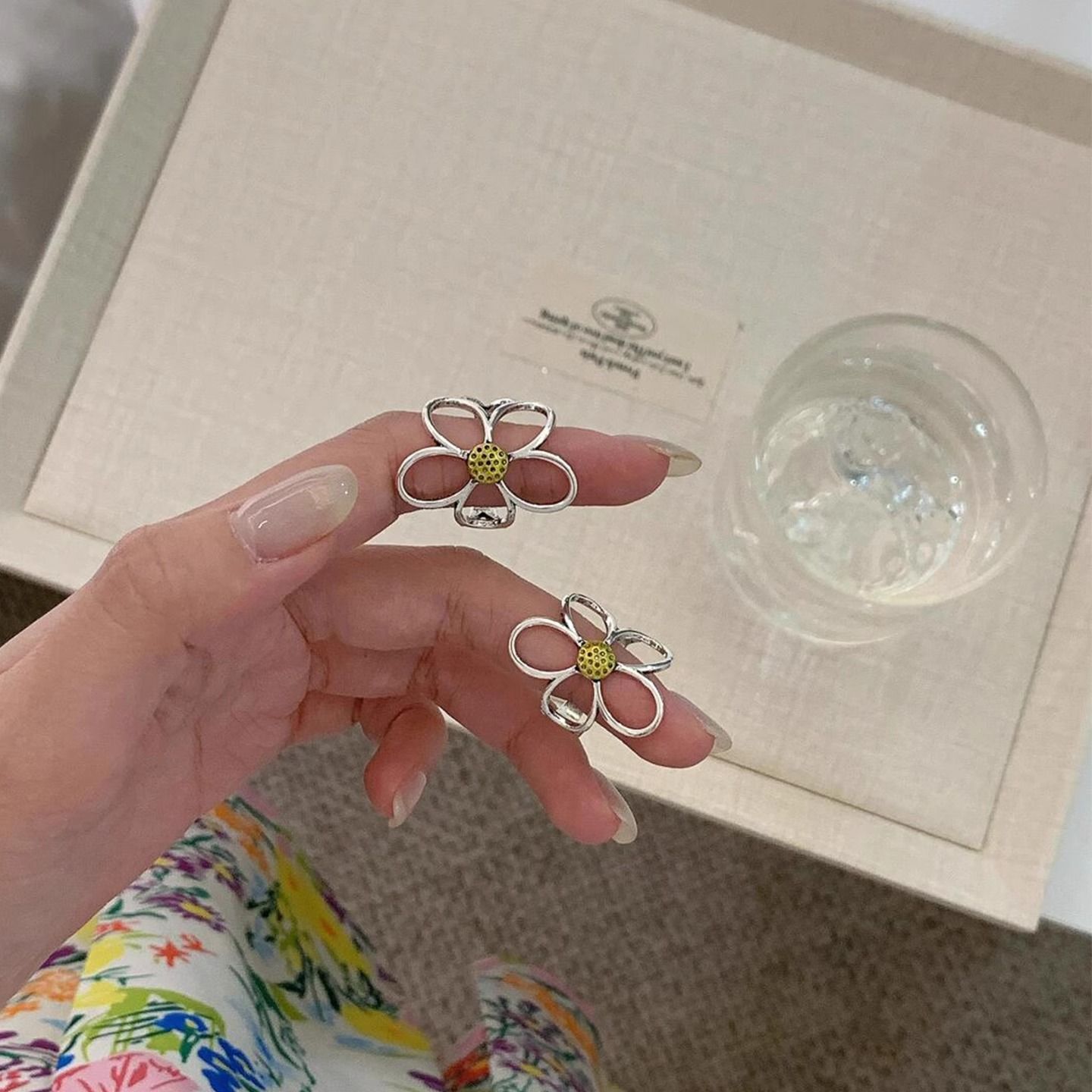 清冷感银色镂空雏菊花朵戒指新款冷淡风食指戒复古简约设计感指环