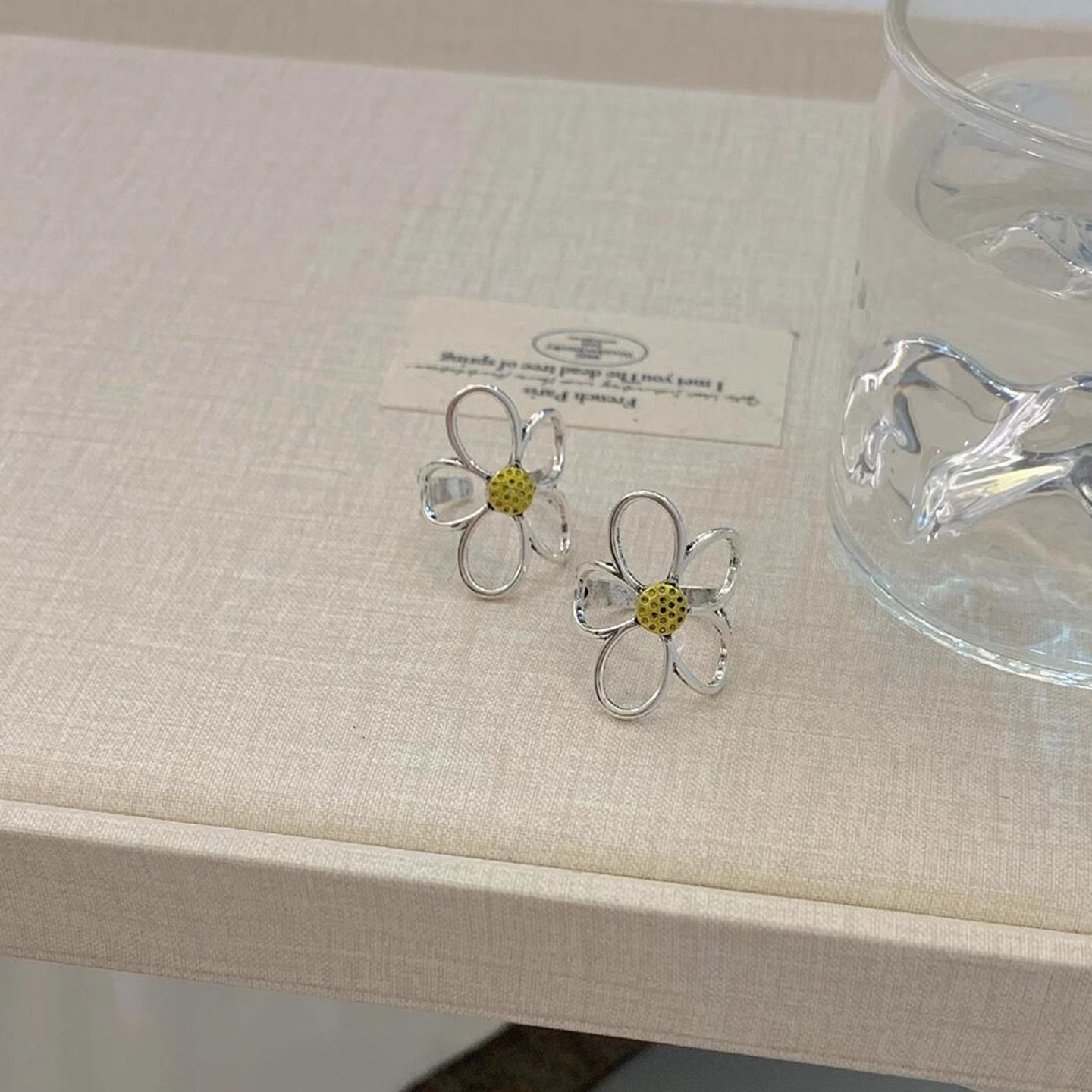 清冷感银色镂空雏菊花朵戒指新款冷淡风食指戒复古简约设计感指环产品图