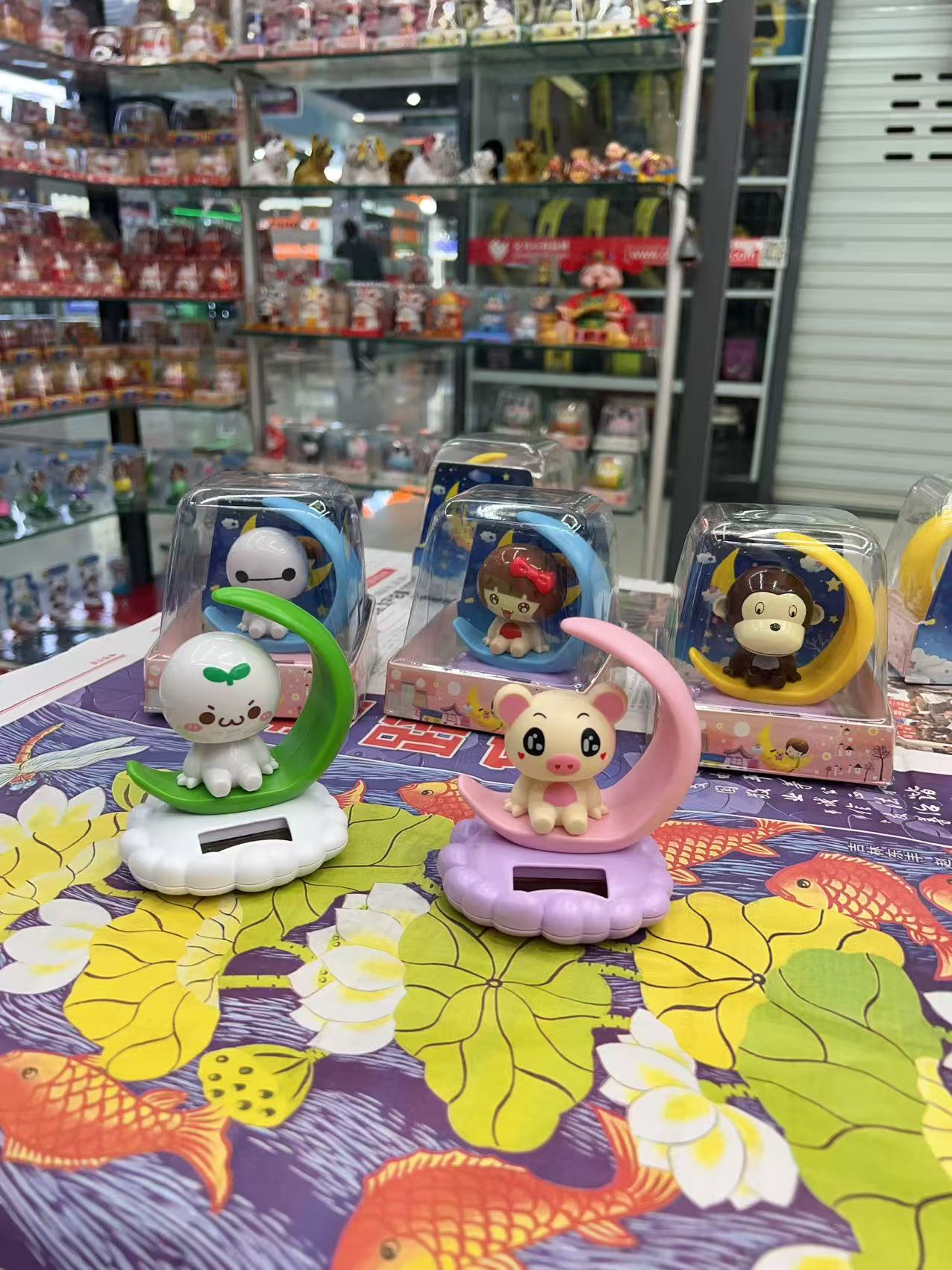 Cartoon dolls, solar car ornaments, car accessories, creative and cute doll gifts, pandas, frogs, KT cats Specification image