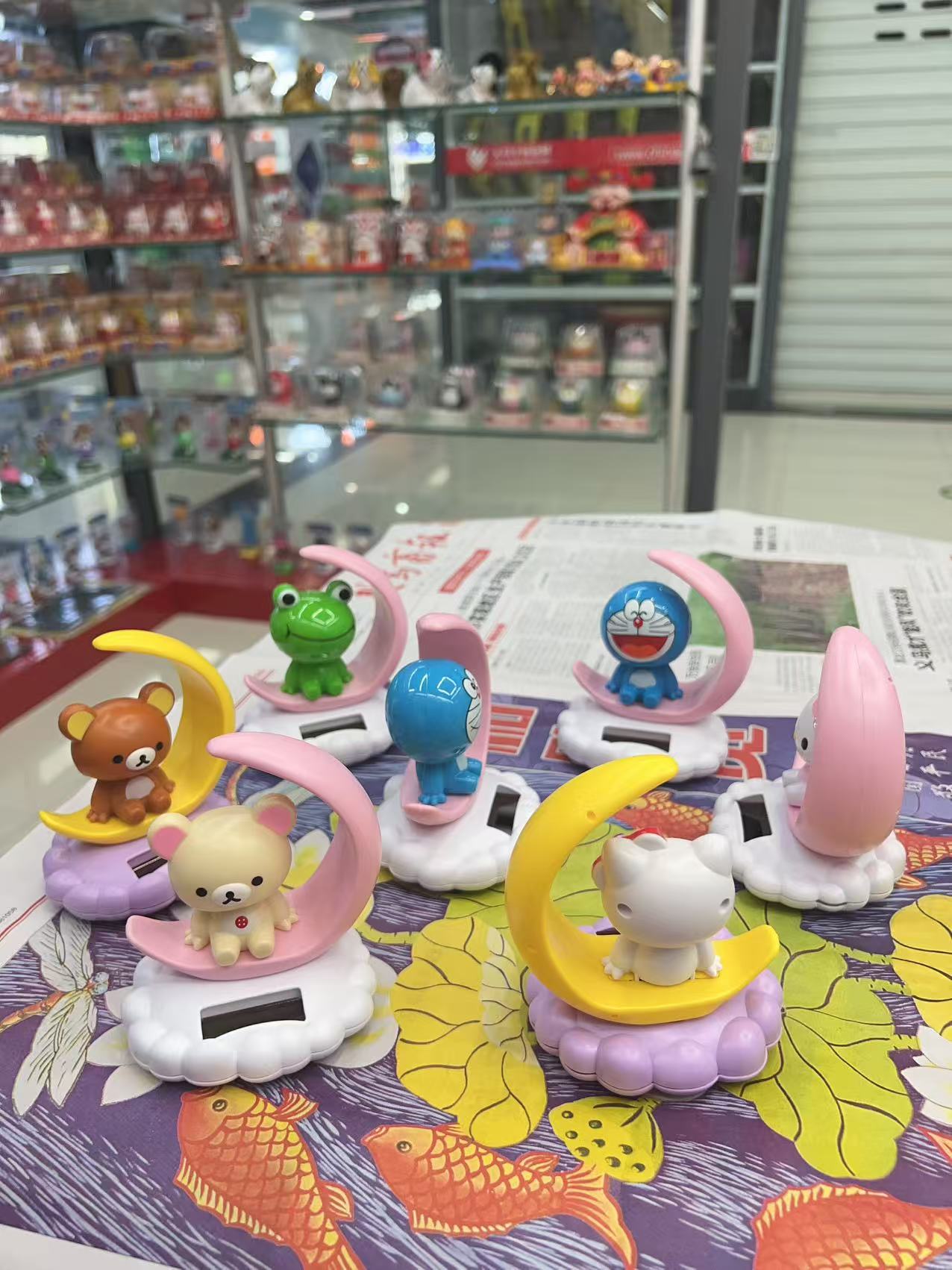 Cartoon dolls, solar car ornaments, car accessories, creative and cute doll gifts, pandas, frogs, KT cats Application Scenario