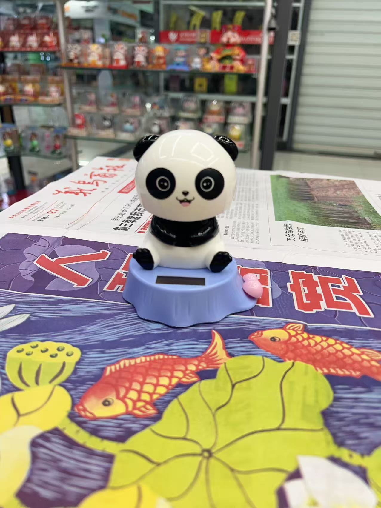 Solar-powered car ornaments, shaking dolls, giant panda nodding dolls, and cute car interior decorations for the dashboard Specification image