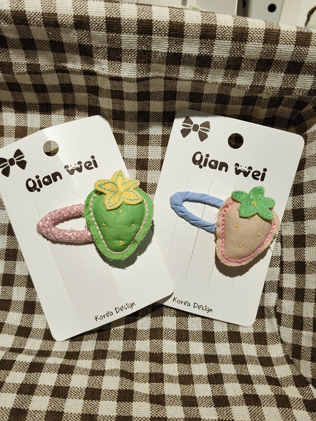 Korean-style green and pink strawberry accessory hair clips and plush hair clips