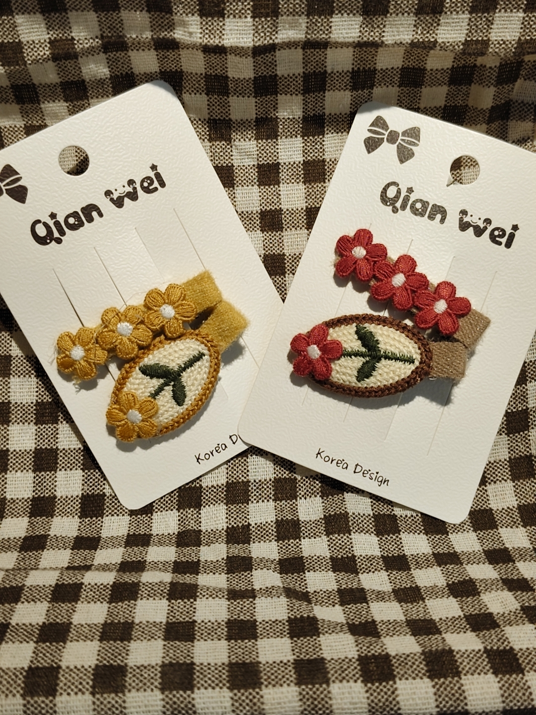 Korean version of the hit petal-shaped red and yellow hair clip