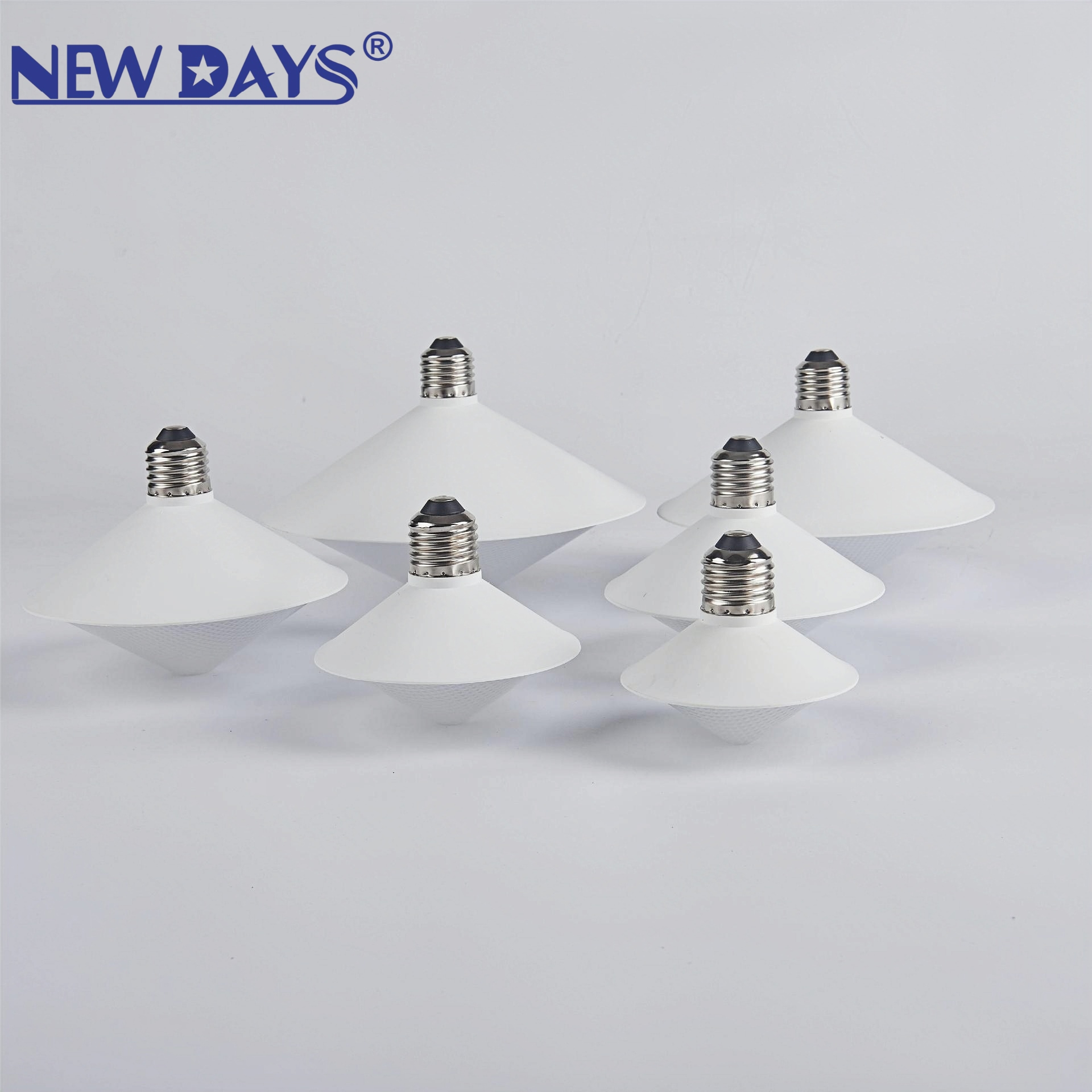 مصابيح الدايود المبتعث للضوء الجديدة من طراز Newdays Newdays التي تصدرها شركة تصنيع مصابيح الدايود المبتعث للضوء عبر الحدود مباشرة، والمصابيح الفلورية المصنوعة من طراز LED -27 المضادة للماء ذات كفاءة عالية في استهلاك الطاقة