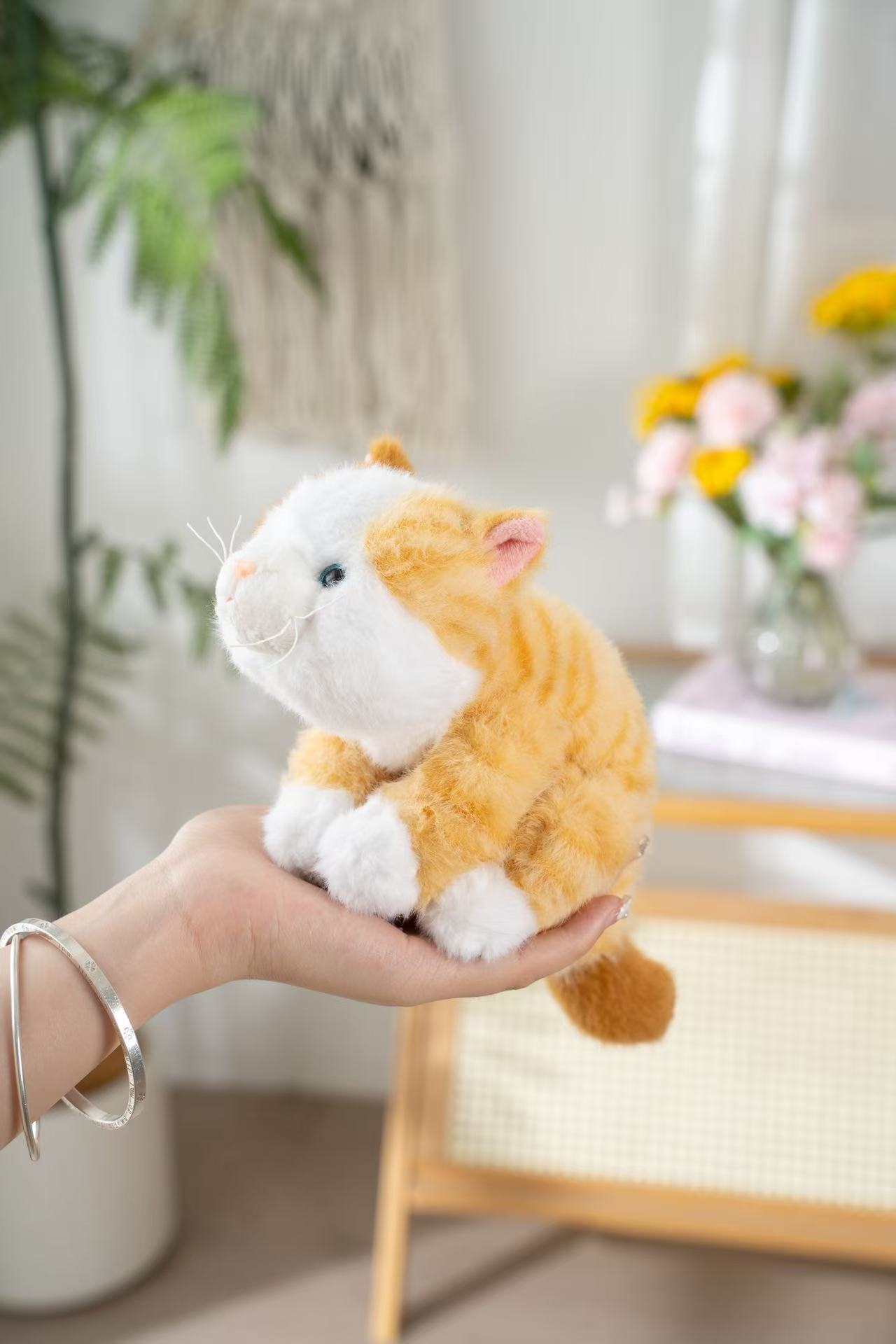 18cm香香橘白条纹趴姿猫咪毛绒公仔 软绒萌系白爪玩偶 掌心治愈陪伴小摆件产品图