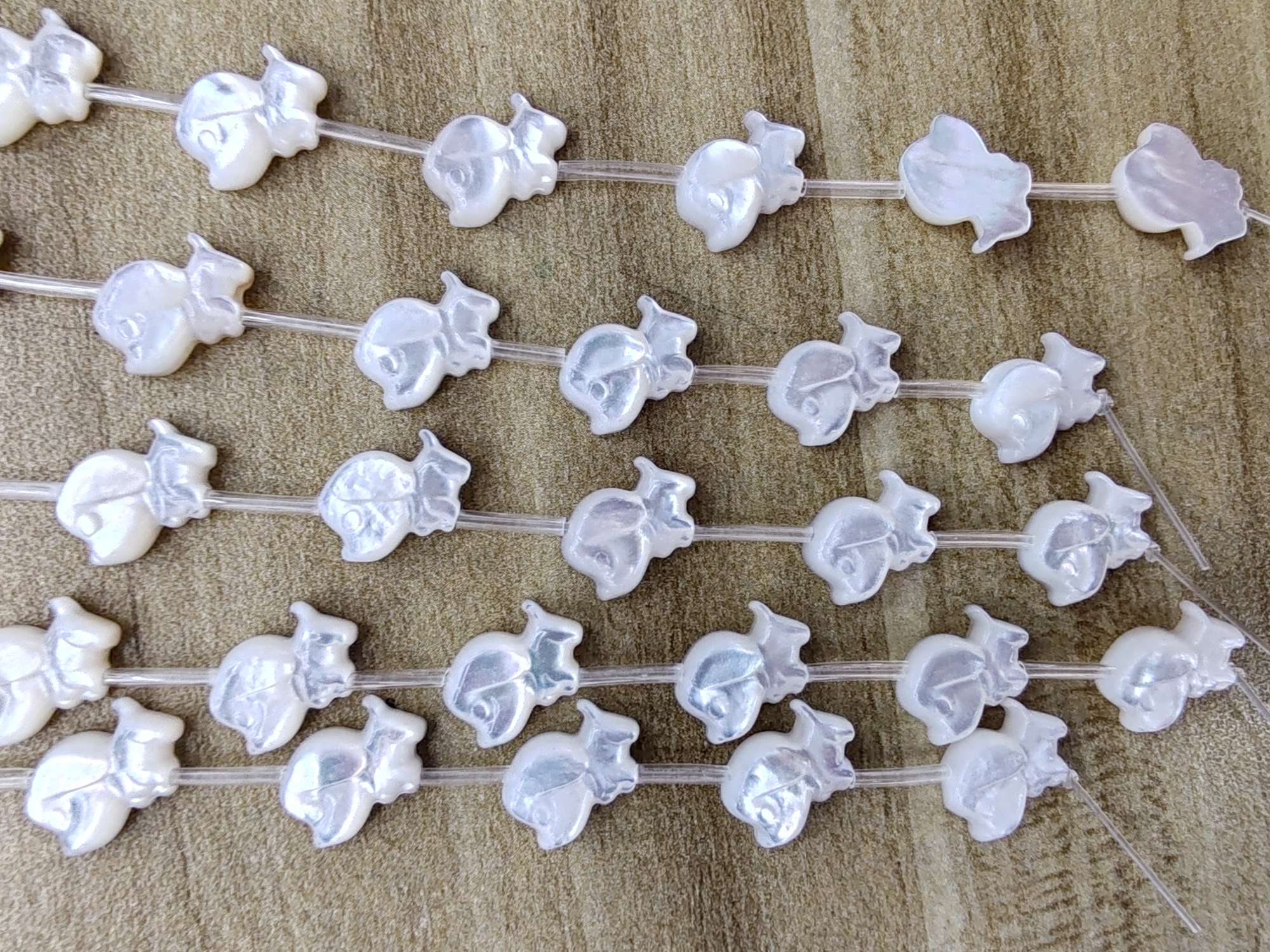 Natural shell white butterfly shell carved puppy jewelry accessories DIY accessories Specification image