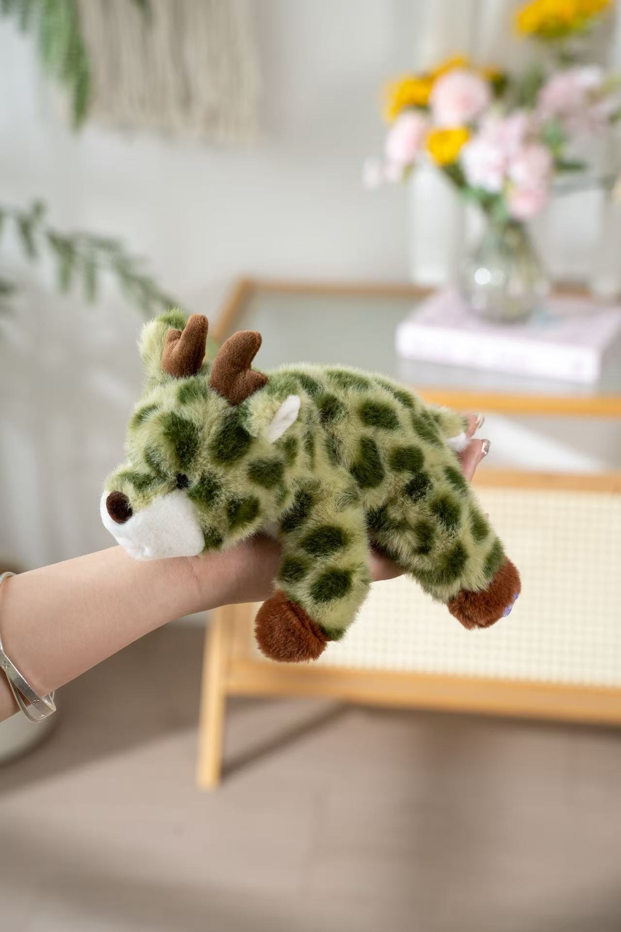 18cm fragrant green-patterned brown-horned crouching little deer plush doll, soft and cute white-nosed doll, palm comfort and companionship small ornament details Picture
