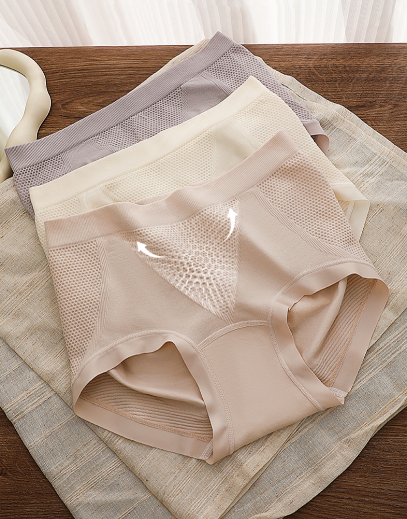 Mid-waist seamless honeycomb cotton crotch underwear, new women's triangle shorts, autumn and winter seamless cotton one-piece underwear Application Scenario