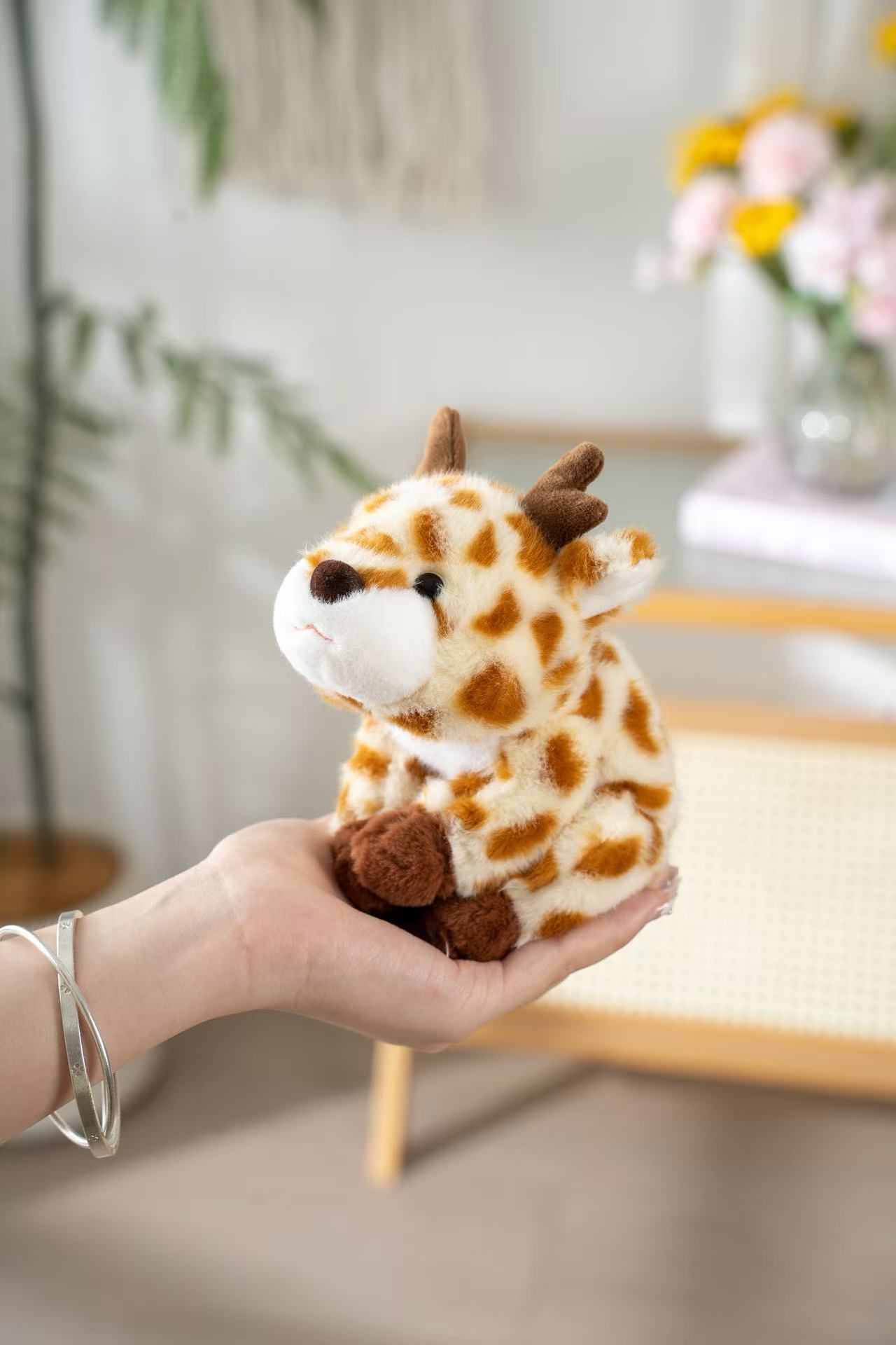 18cm fragrant yellow-brown patterned, brown-angled, prone giraffe plush toy, soft and cute, white-nose doll, palm comfort and companionship small ornament Item Picture