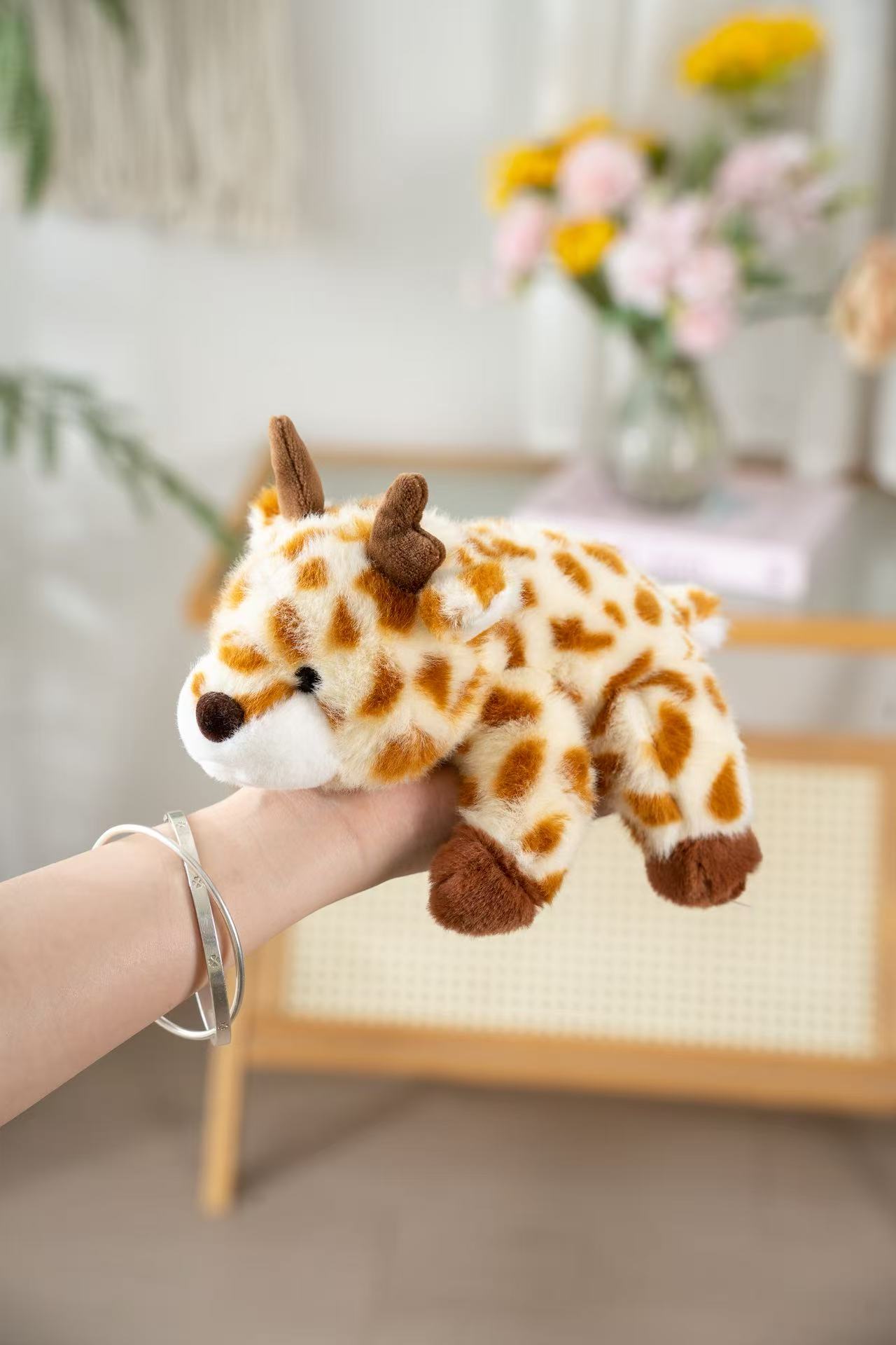 18cm fragrant yellow-brown patterned, brown-angled, prone giraffe plush toy, soft and cute, white-nose doll, palm comfort and companionship small ornament Specification image