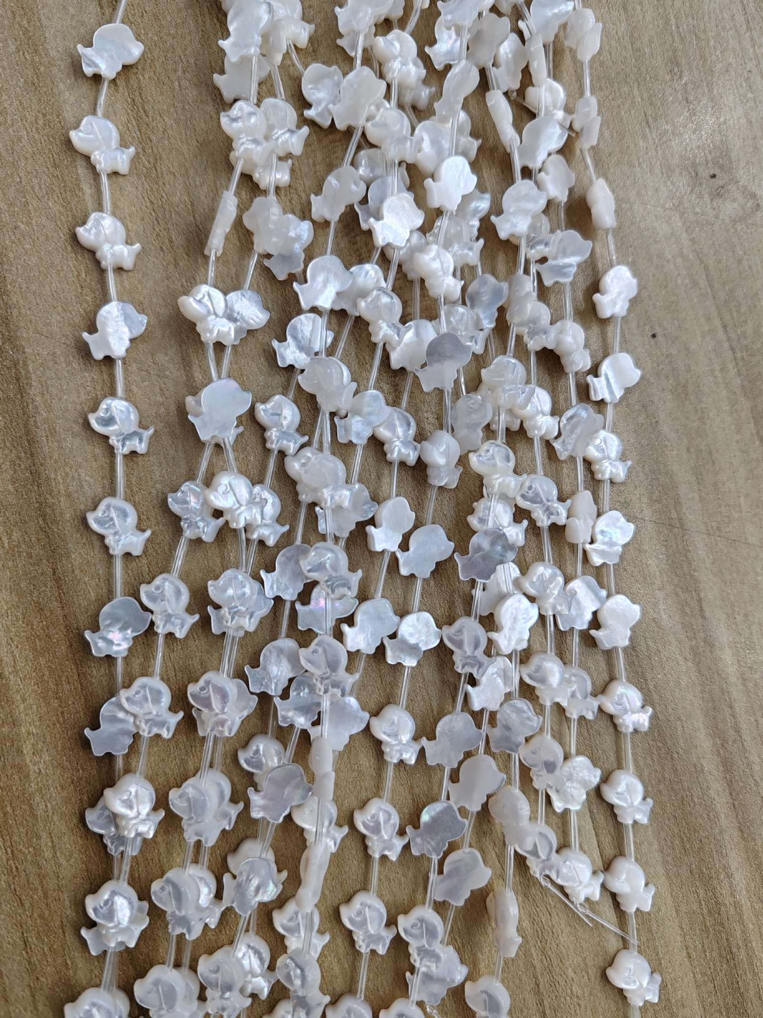 Natural shell white butterfly shell carved puppy jewelry accessories DIY accessories