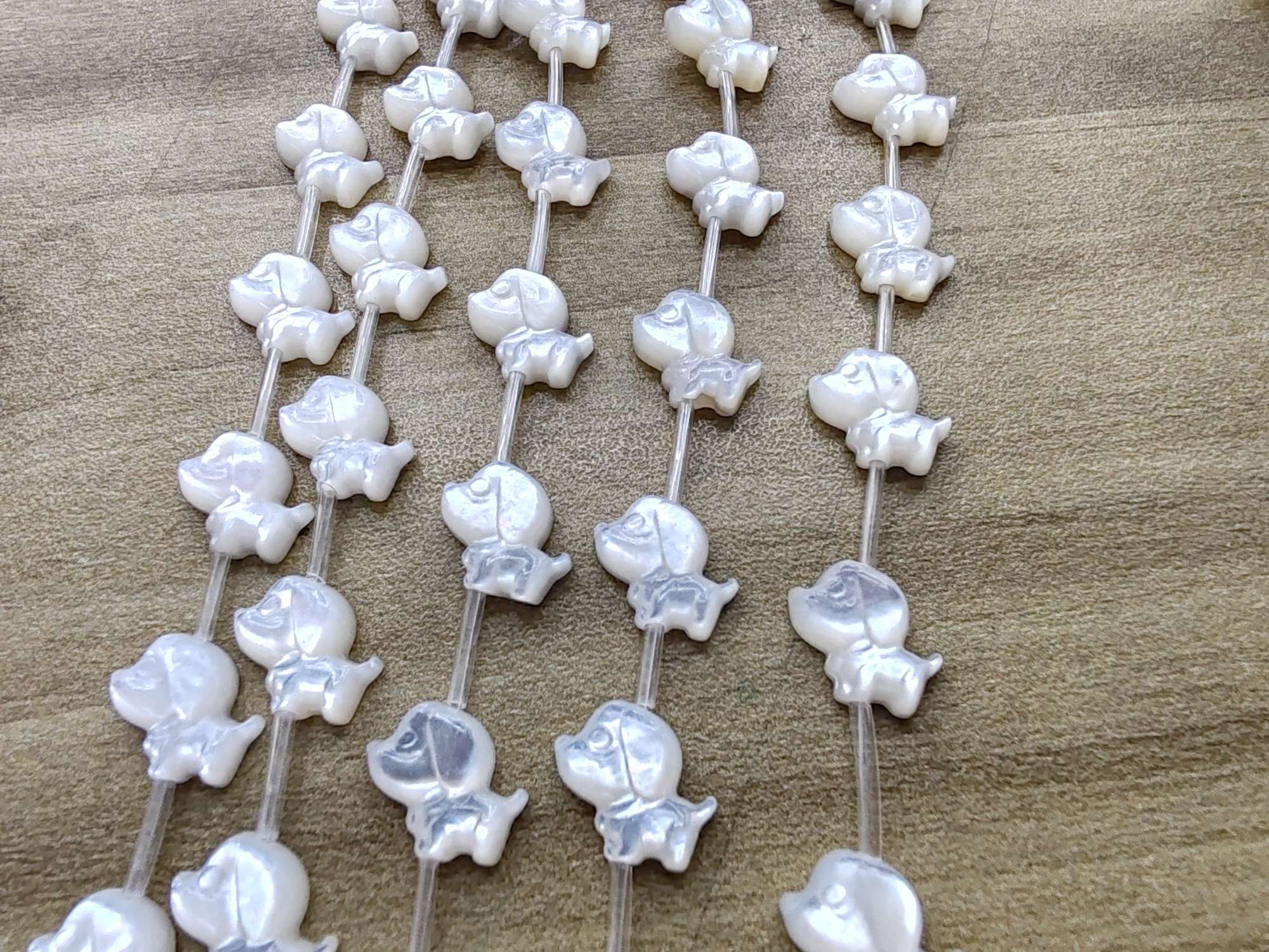 Natural shell white butterfly shell carved puppy jewelry accessories DIY accessories details Picture