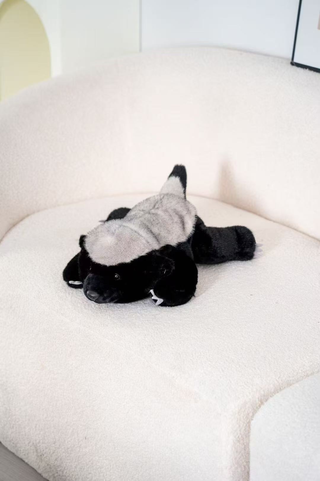 18cm fragrant black and white color-matched crouching honey badger plush toy, soft and cute "Flat-headed Brother" doll, palm personalized companion small ornament details Picture