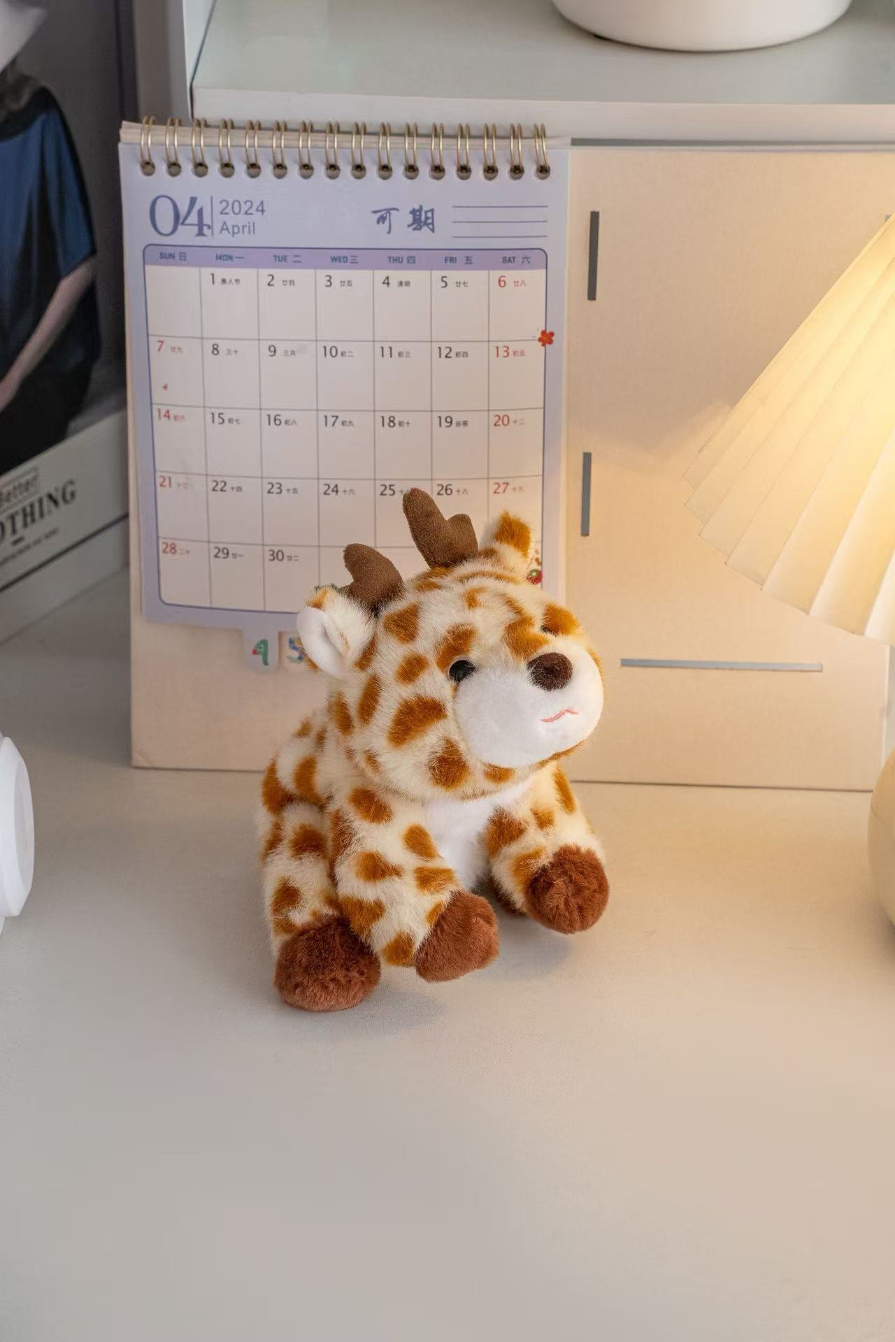 18cm fragrant yellow-brown patterned, brown-angled, prone giraffe plush toy, soft and cute, white-nose doll, palm comfort and companionship small ornament