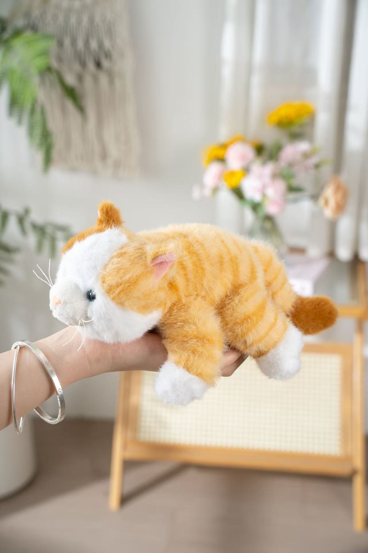 18cm香香橘白条纹趴姿猫咪毛绒公仔 软绒萌系白爪玩偶 掌心治愈陪伴小摆件细节图