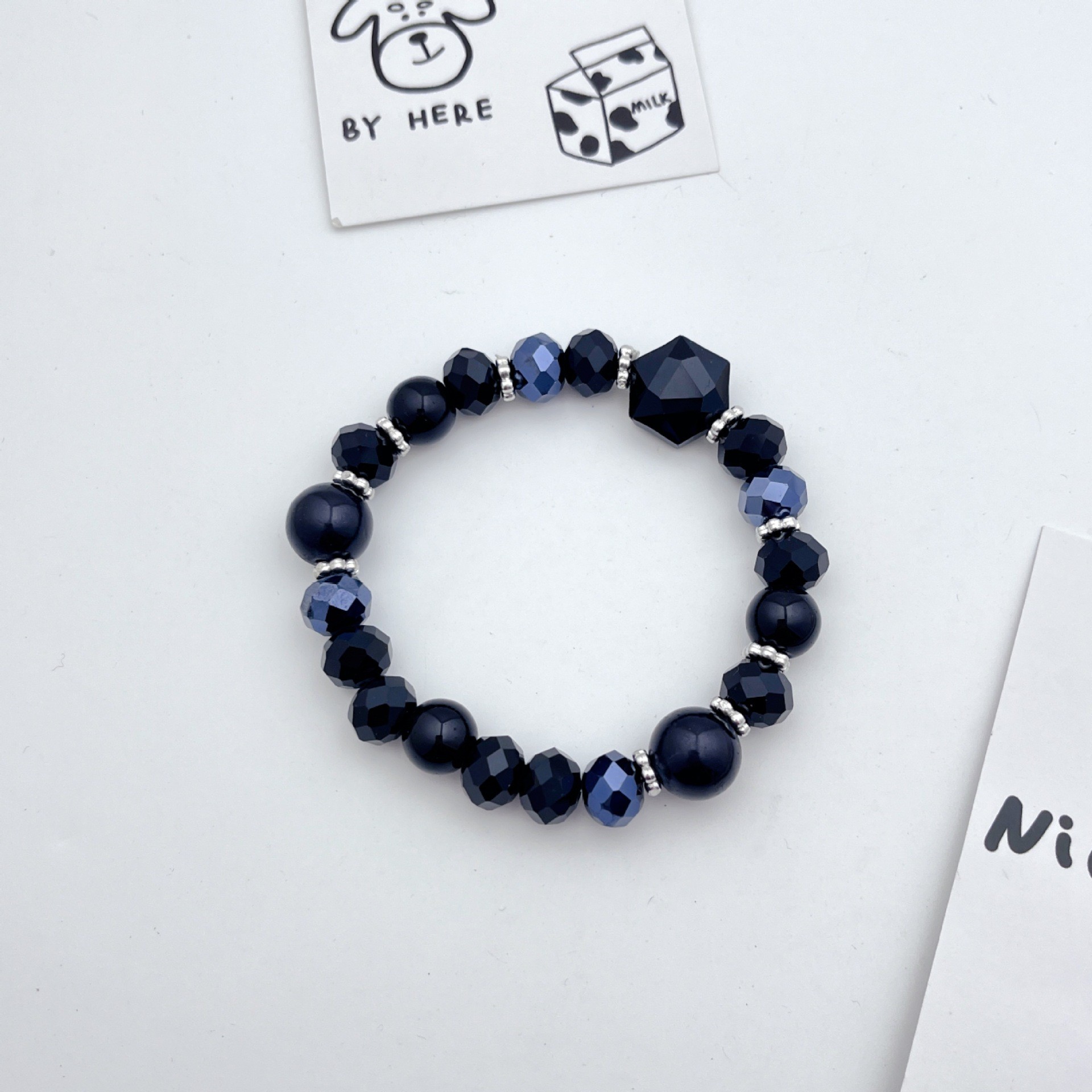 Cross-border simple hexagonal cut crystal beaded acrylic beaded necklace, resin colored beaded personalized bracelet Application Scenario