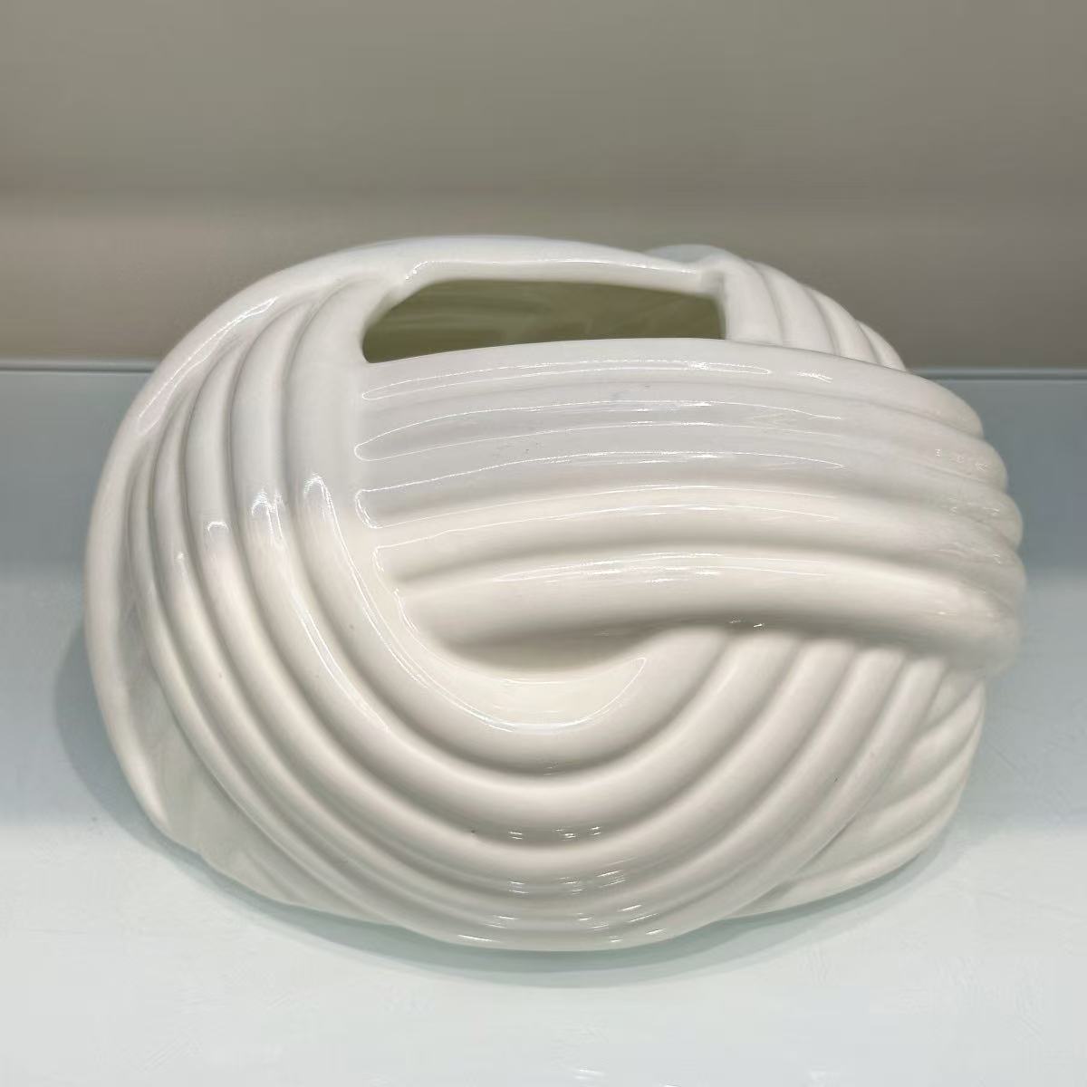 Cream-style light luxury ceramic tissue box for home living room, bedroom, desktop, creative appearance, level tissue box, living room coffee table, high-end tissue box, creative high-end napkin storage box, decorative item details Picture
