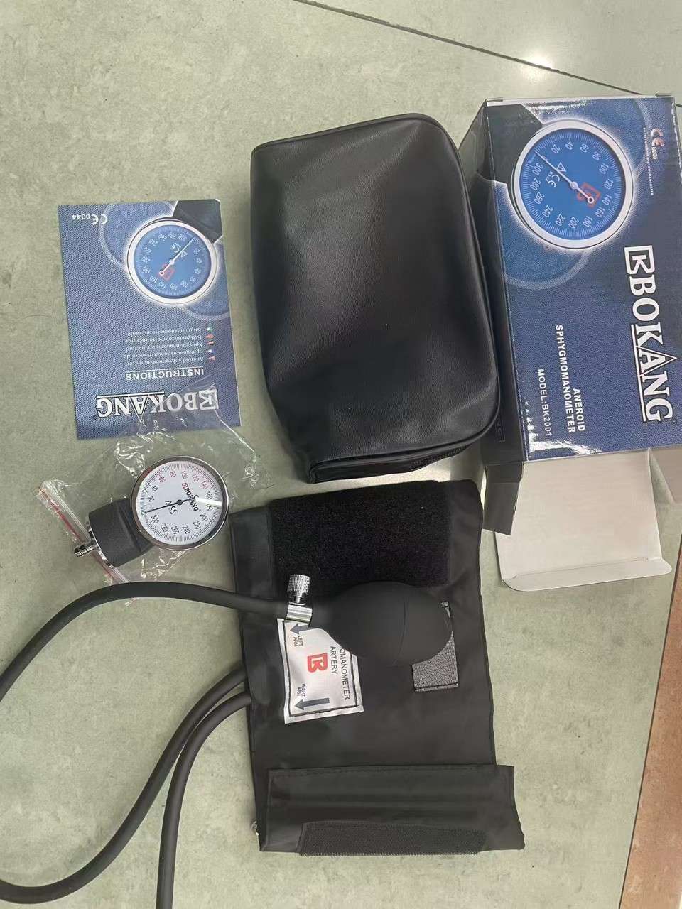 Measure blood pressure with a Bokang blood pressure monitor details Picture
