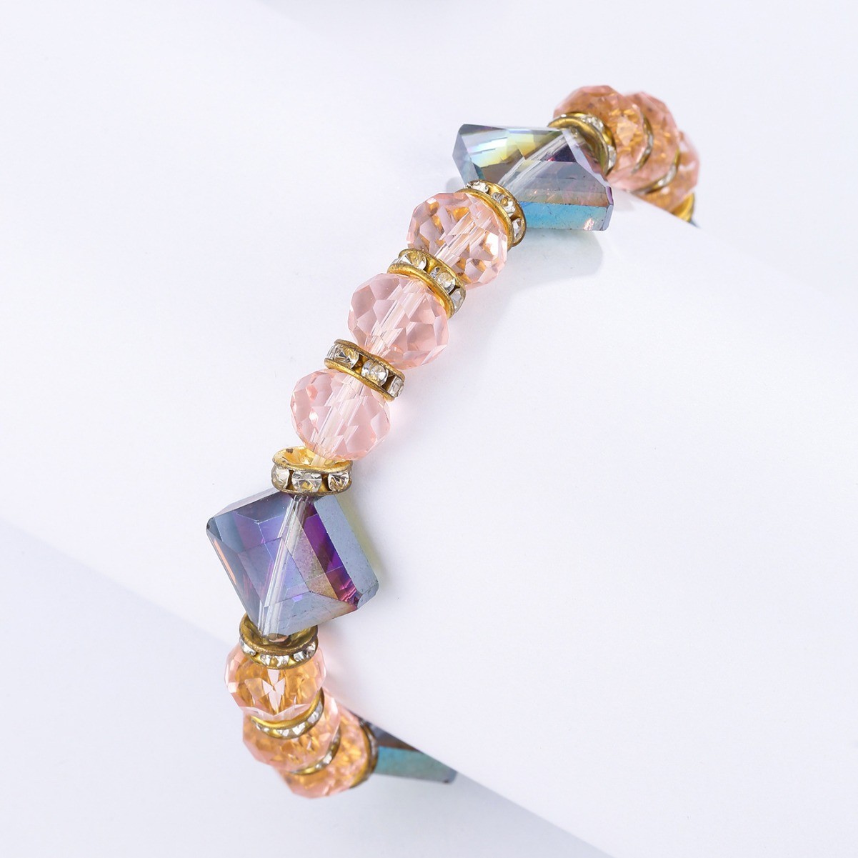 A fashionable and elegant diamond-encrusted leopard print dazzling crystal beaded bracelet for both men and women, sold directly from the factory details Picture